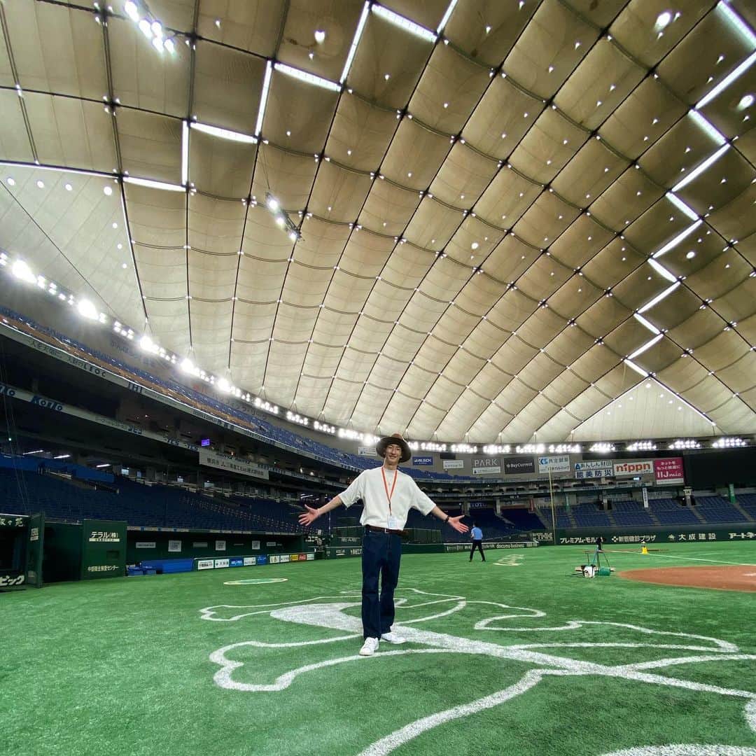 のインスタグラム：「本日開催されました「第94回都市対抗野球大会」ショーパフォーマンスの振り付け・監修を致しました 東京ドーム特有の空気感はやはり痺れるものがあります アーティスト活動も始めたことだし…いつか自分の曲がドームに流れる日を夢見て  Choreographed and directed the show performance for the 94th Inter-City Baseball Tournament held today. The unique ambiance of Tokyo Dome is truly electrifying Starting my artist journey, and dreaming of the day my music will fill Tokyo Dome  #都市対抗野球 #東京ドーム #振り付け #振付 #振付師 #tokyodome #choreography #choreographer #stagedirector」