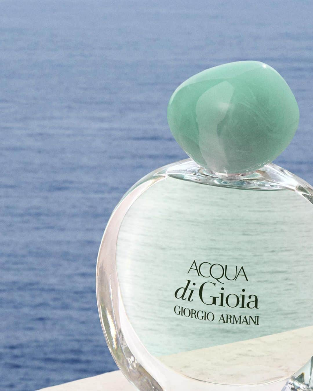 Armani Beautyさんのインスタグラム写真 - (Armani BeautyInstagram)「Created for the free spirited. Jump into the heart of the Mediterranean with the refreshing aquatic fragrance of ACQUA DI GIOIA EAU DE PARFUM. Vibrant jasmine and zesty lemon combine to create an exhilarating and serene scent, perfect for summer.   #Armanibeauty #AcquaDiGioia #Fragrance」7月24日 21時00分 - armanibeauty