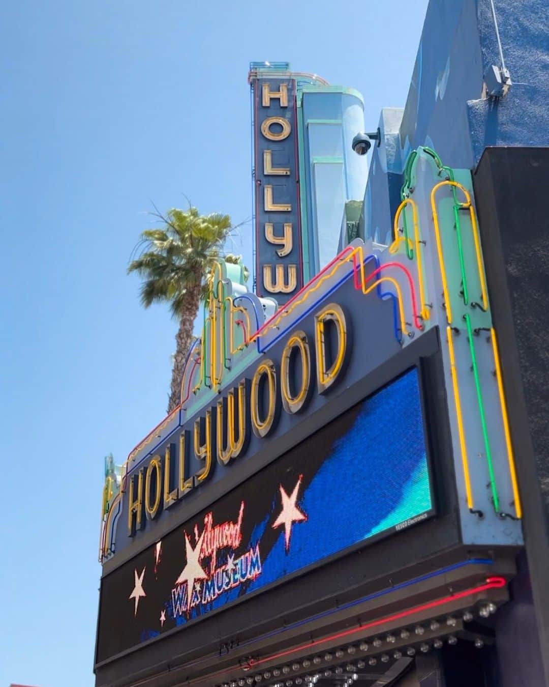 上村彩子さんのインスタグラム写真 - (上村彩子Instagram)「. . 夏休み投稿の続きです。  📍#メルローズアベニュー   📍#ハリウッド  📍#グリフィス天文台  今度はグリフィス天文台からの夜景と、 プラネタリウムも見てみたいです☺️  #カリフォルニア#ロサンゼルス#LA  #LosAngels #paulsmithpinkwall  #HollyWood #GriffithObservatory」7月24日 20時52分 - saekokamimura