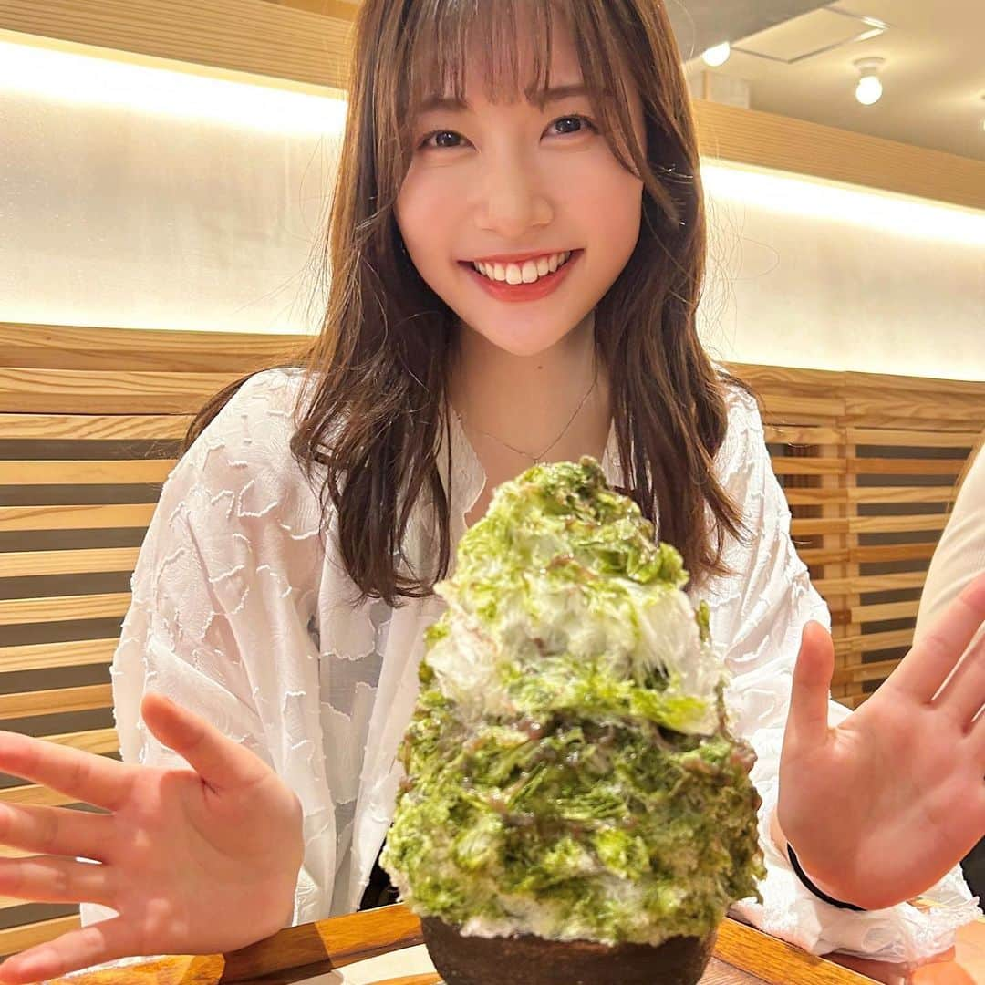 平野詩乃のインスタグラム：「🍧 今年も抹茶かき氷！！夏が始まりました💚😎  天然氷、無限に食べられそう🥹  冷たいもので涼しくなりましょ🫧‪皆さまご自愛くださいね☺︎  #かき氷 #抹茶かき氷」