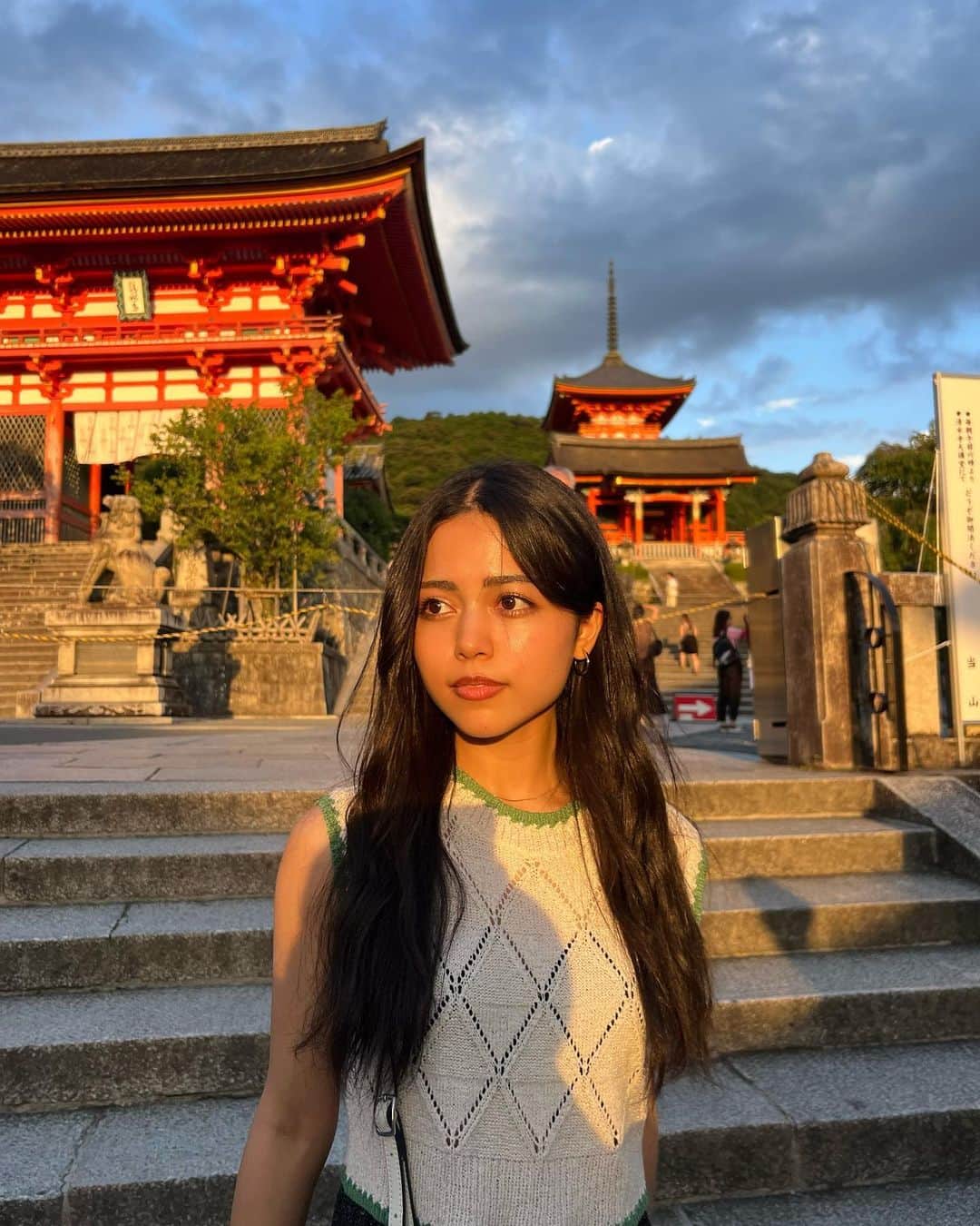 サラ・コールディのインスタグラム：「KYOTO🇯🇵⛩️🍵 人生で3回目の京都だったけど、仲良くなった地元の人に案内してもらったりもあって過去一たくさんの場所に行けた！ 京都大満喫したよ〜💪🏼✨ #kyoto#京都」