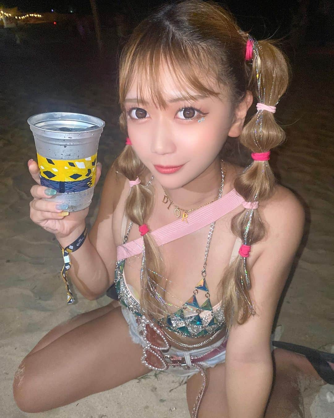 エマさんのインスタグラム写真 - (エマInstagram)「・ 腰が治らない🥲早くお酒飲みたいトホホホ🥲」7月24日 21時08分 - ema_burlesque