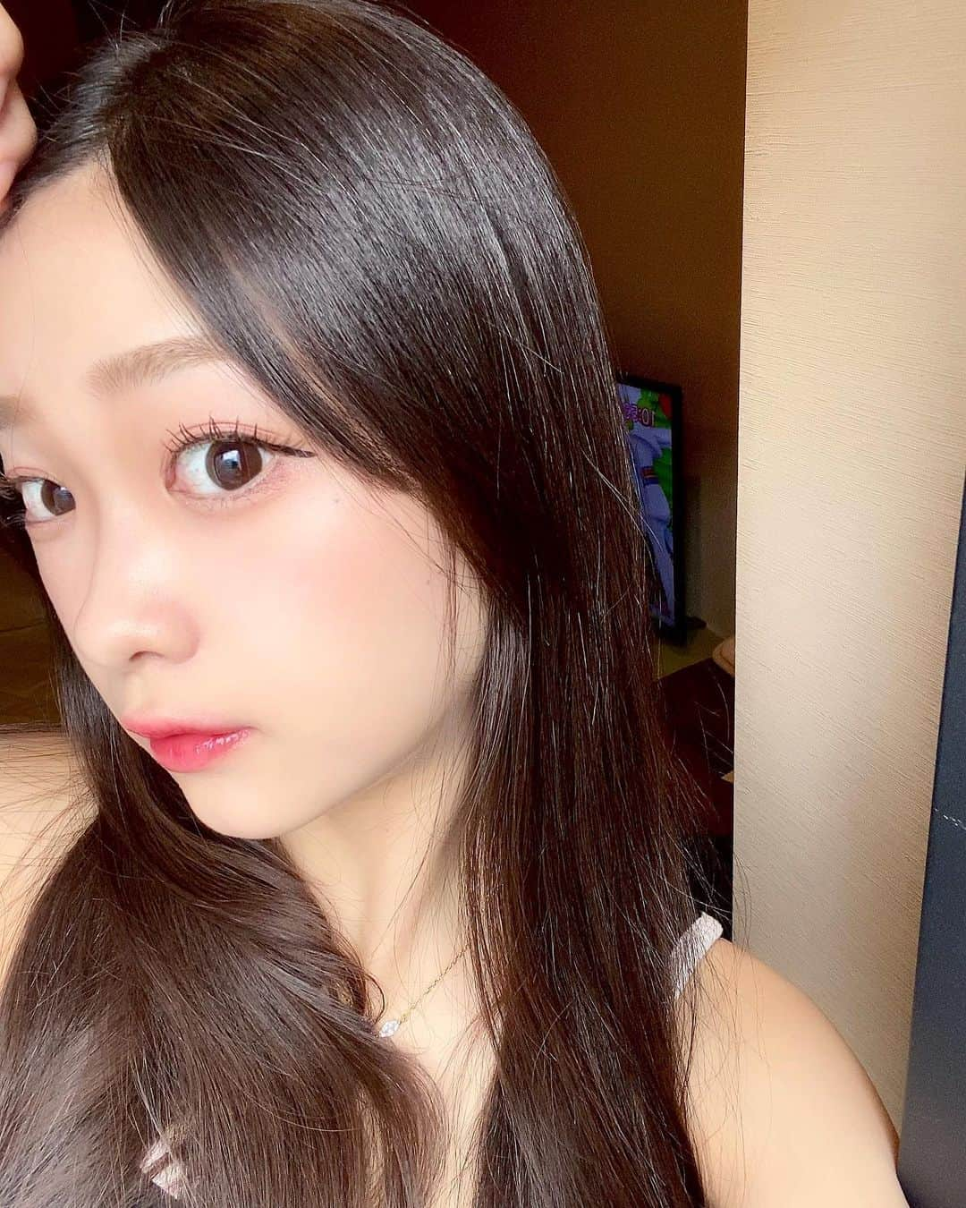 山下彩耶のインスタグラム：「暑くて前髪どっかいってしまった  東京暑かったなぁ🫠🪽」