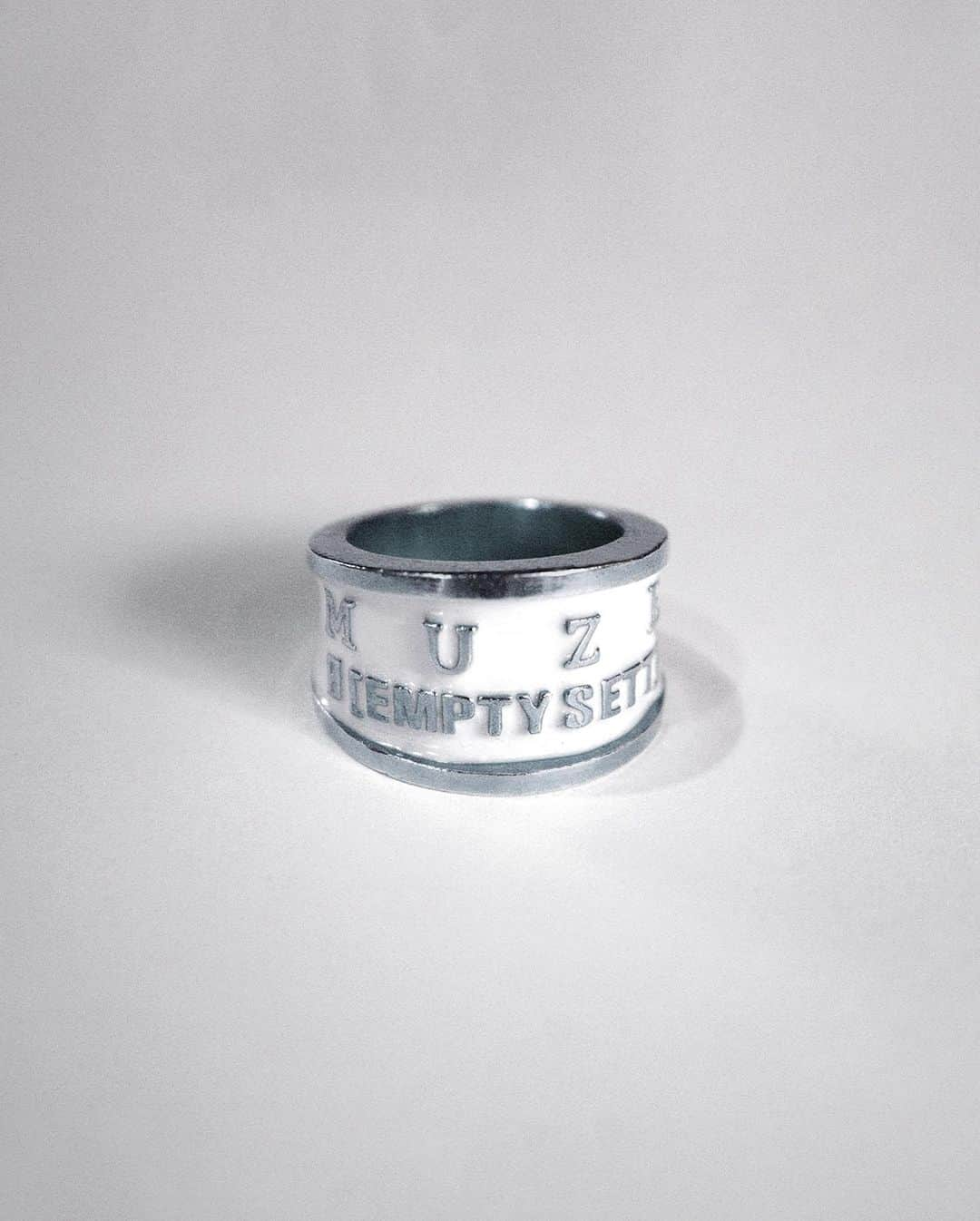 YESBØWY / ∅ [EMPTY SETT]™ Ø [EMPTY SETT]™ さんのインスタグラム写真 - (YESBØWY / ∅ [EMPTY SETT]™ Ø [EMPTY SETT]™ Instagram)「Available in our Store*  *Entry Ring - Gold x Cream *Entry Ring - Silver x Cream  Shop.Emptysett.com」7月25日 0時00分 - yesbowy