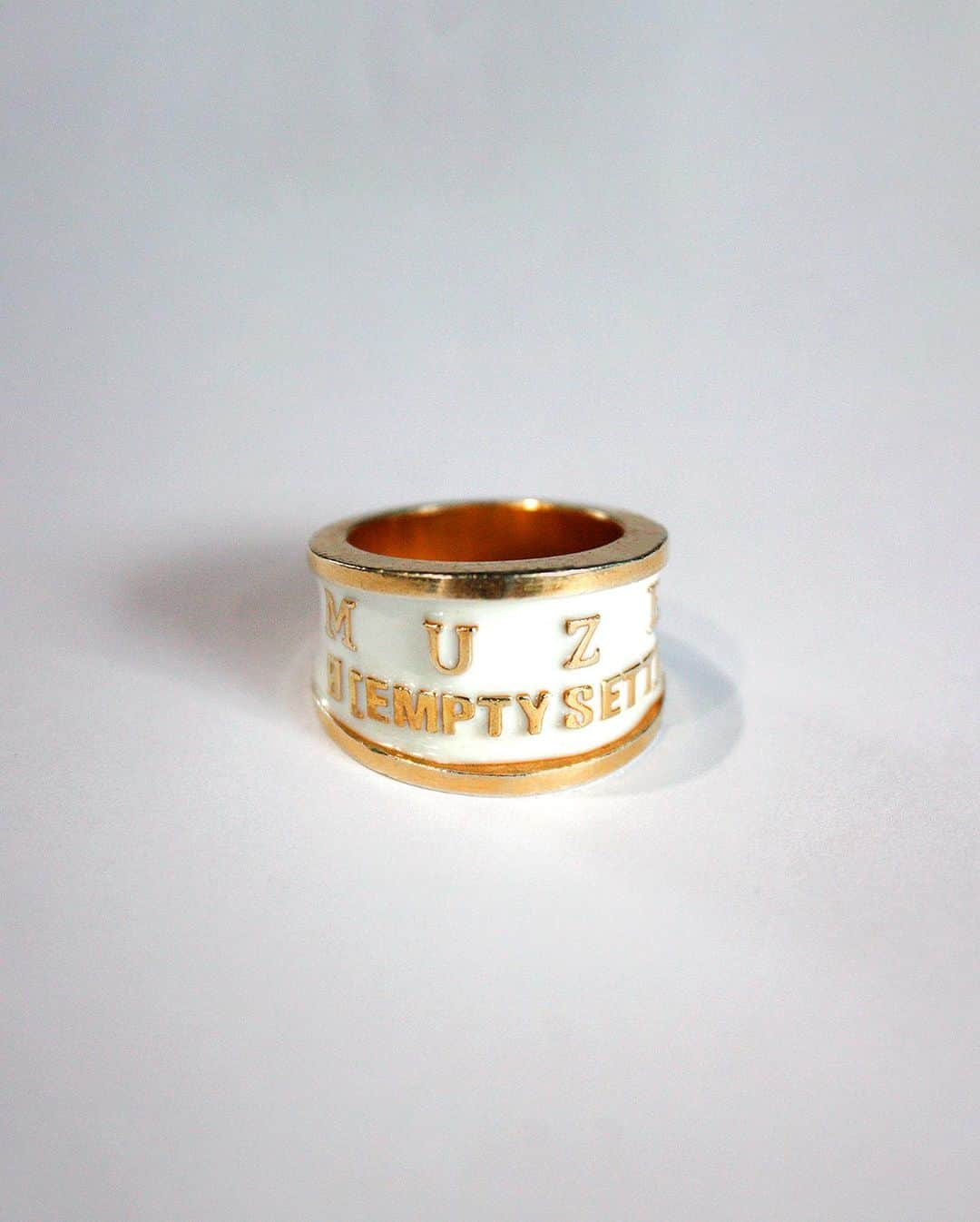 YESBØWY / ∅ [EMPTY SETT]™ Ø [EMPTY SETT]™ さんのインスタグラム写真 - (YESBØWY / ∅ [EMPTY SETT]™ Ø [EMPTY SETT]™ Instagram)「Available in our Store*  *Entry Ring - Gold x Cream *Entry Ring - Silver x Cream  Shop.Emptysett.com」7月25日 0時00分 - yesbowy