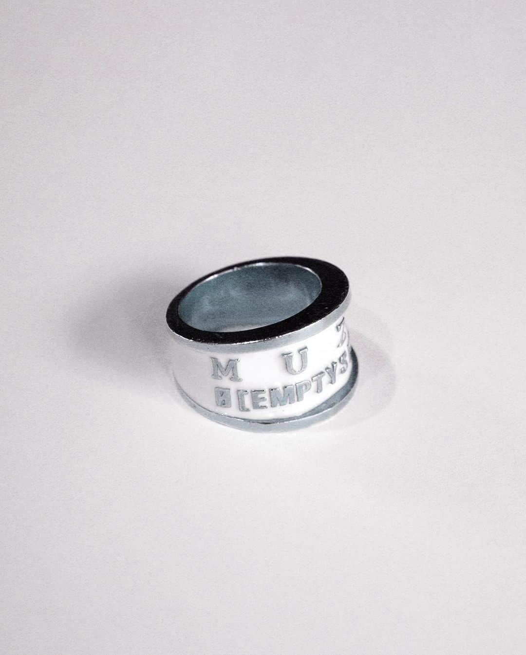 YESBØWY / ∅ [EMPTY SETT]™ Ø [EMPTY SETT]™ さんのインスタグラム写真 - (YESBØWY / ∅ [EMPTY SETT]™ Ø [EMPTY SETT]™ Instagram)「Available in our Store*  *Entry Ring - Gold x Cream *Entry Ring - Silver x Cream  Shop.Emptysett.com」7月25日 0時00分 - yesbowy