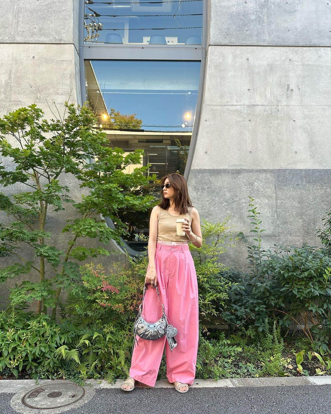 有末麻祐子さんのインスタグラム写真 - (有末麻祐子Instagram)「ピンクパンツで華やかだった日💘 我ながらお気に入りだよ！」7月24日 21時05分 - mayukoarisue