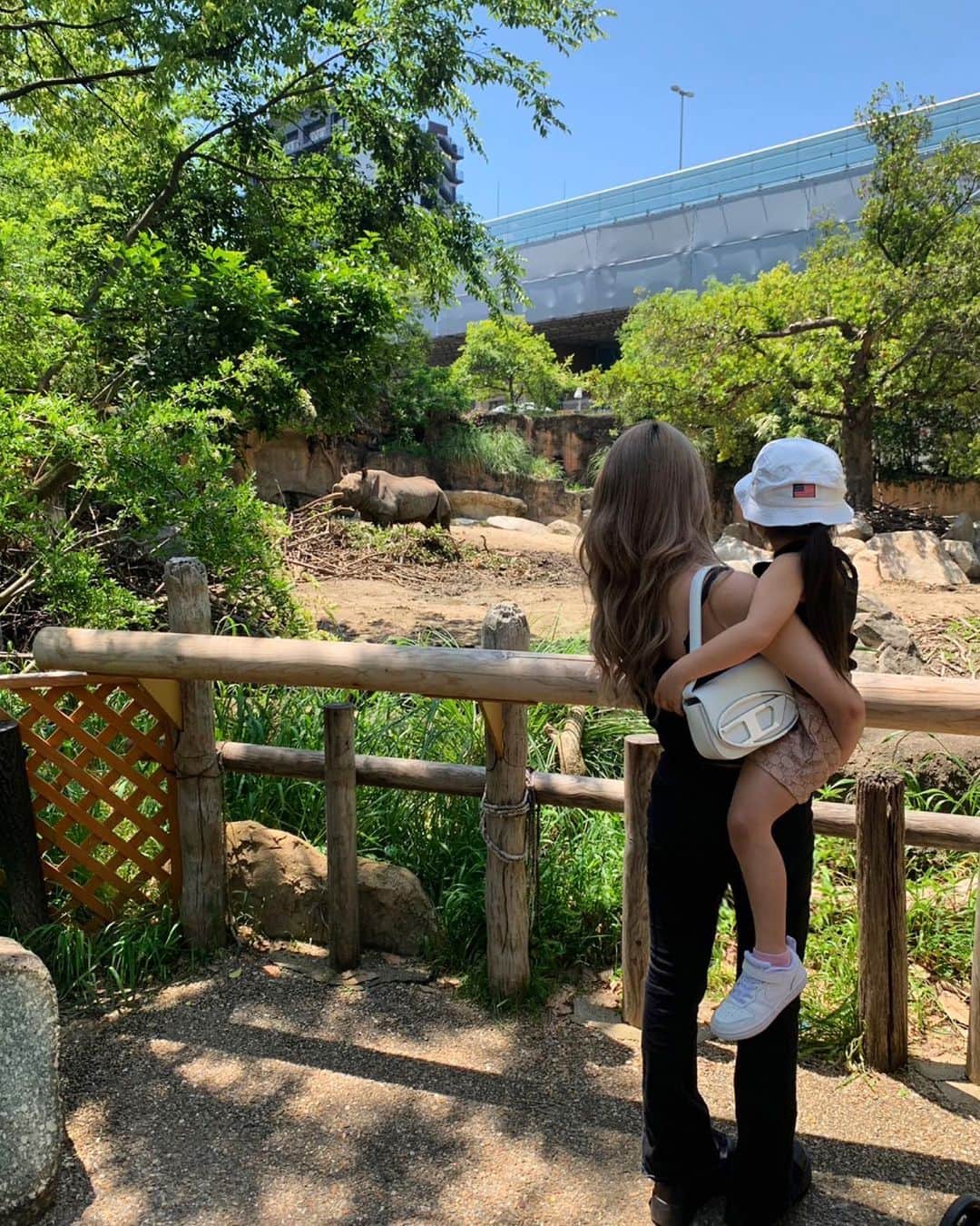 ちゃんみのインスタグラム：「🦏です。 #アーカイブ #親子」