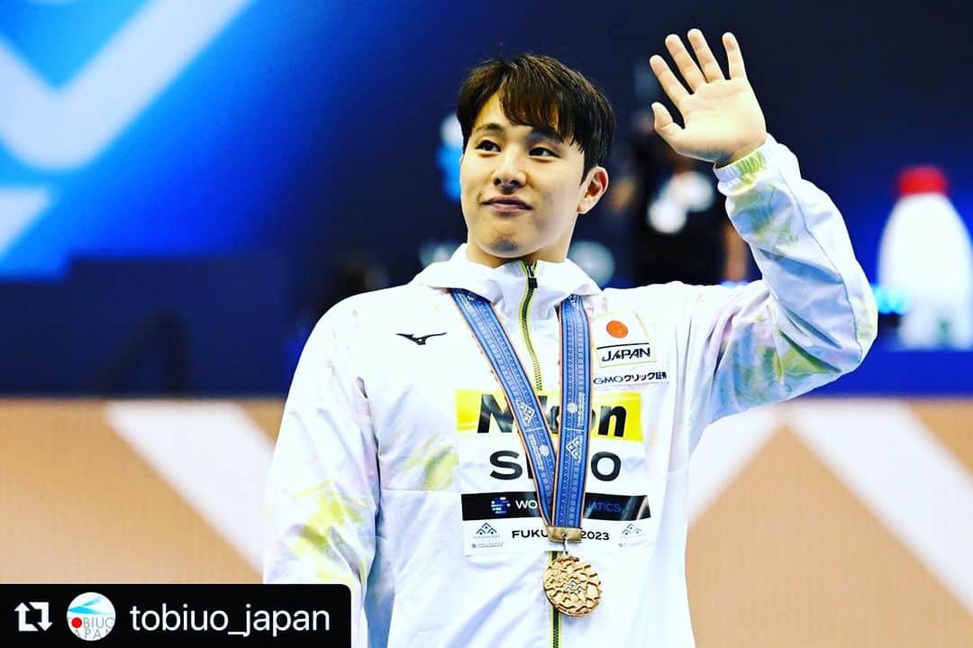瀬戸大也のインスタグラム：「世界水泳福岡初日400m個人メドレーで銅メダルを獲得する事ができました。 入場したときにヘッドホン越しにでも声援が凄く聞こえて涙が出そうなくらい嬉しかったです。 これで世界水泳6大会連続メダル獲得です！ 応援ありがとうございました🙏 200m個人メドレーも頑張ります！！  #Repost @tobiuo_japan with @use.repost ・・・ #WorldAquatics Championships Fukuoka 2023 Day1 #トビウオジャパン #tobiuojapan #swimming #JASF #worldaquatics #UnitedByWater #Fukuoka23 #AQUAFukuoka23 #競泳 #PICSPORT @picsport_japan #瀬戸大也 @daiya_seto」