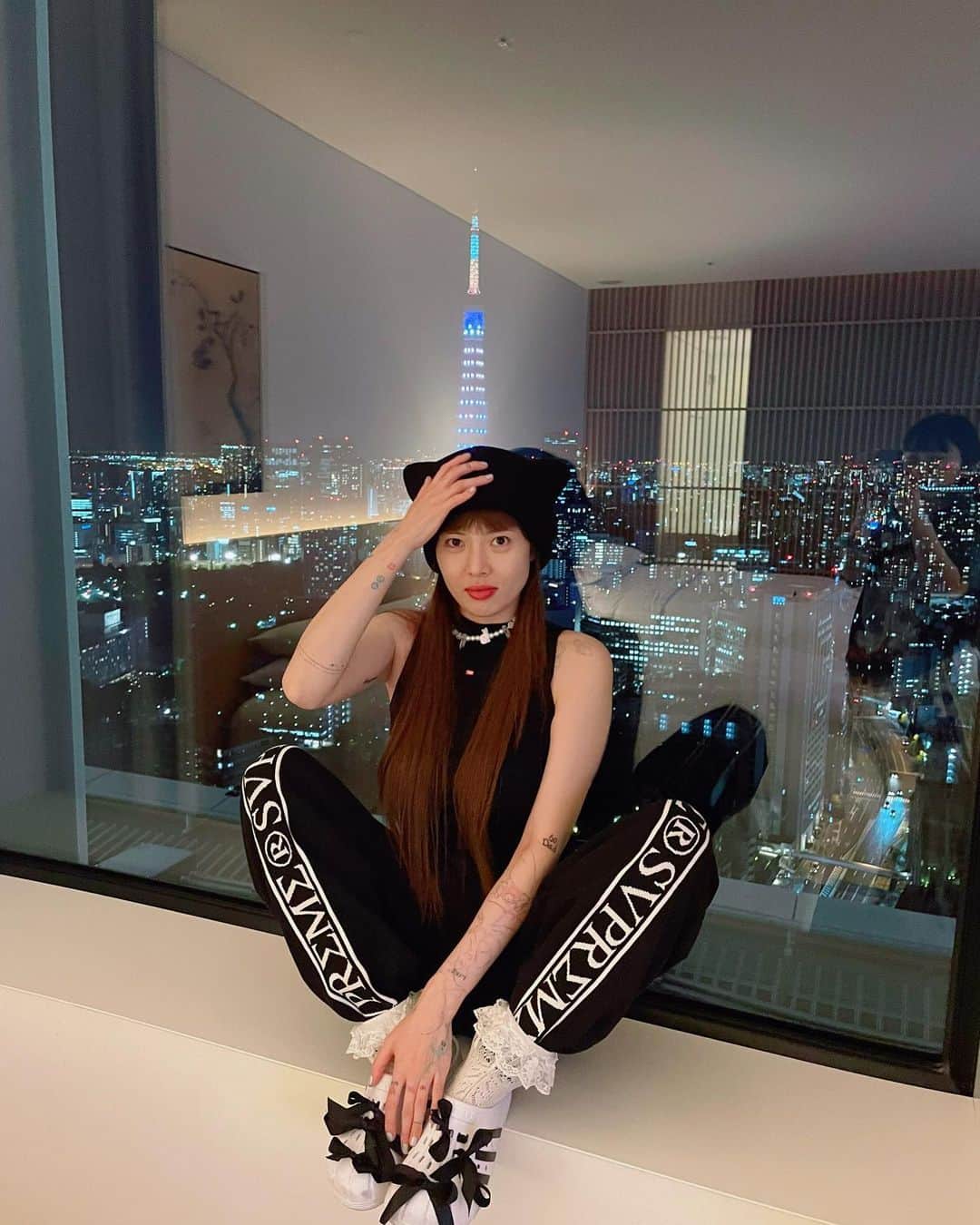 ヒョナ さんのインスタグラム写真 - (ヒョナ Instagram)「🫠🖤🖤🖤✨」7月24日 21時16分 - hyunah_aa