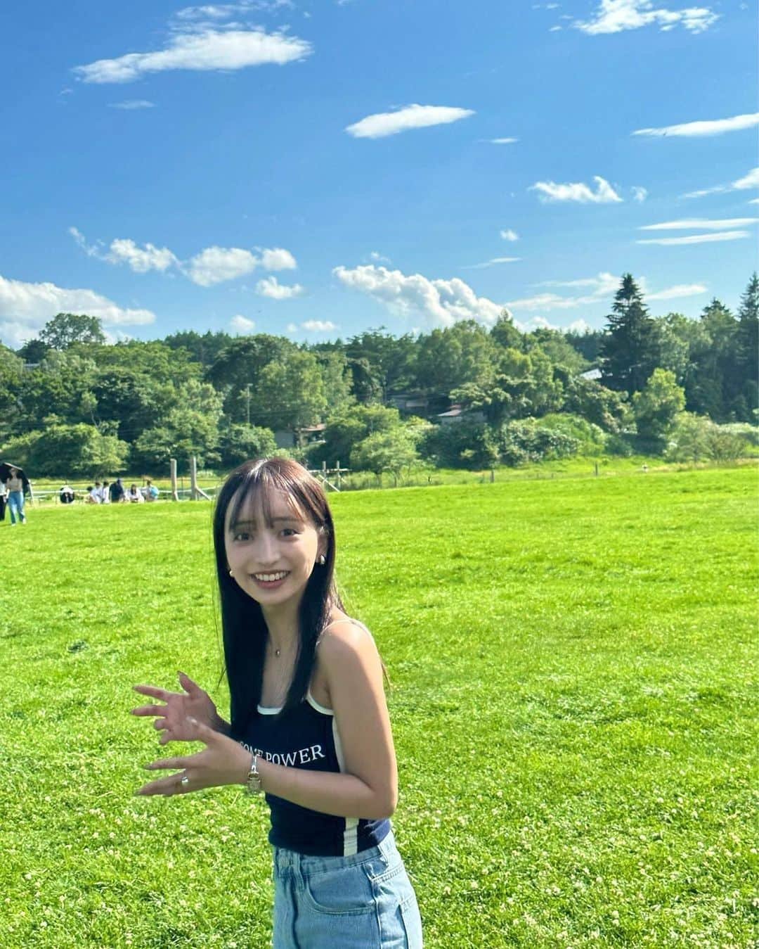 平尾優美花（ゆみちぃ）さんのインスタグラム写真 - (平尾優美花（ゆみちぃ）Instagram)「先週の連休での蓼科プチ旅行🚙  緑いっぱい、動物もいて自然が最高だった〜 アイスも美味しかった🍦🐮💕  キャミとデニムは @shein_japan 。 形も綺麗で超当たり！！  キャミ➡︎15602864 デニム➡︎10000446 商品番号はこちら☺︎  クーポンコード用意してもらったよ💳 クーポンコード：LOVEDAZY271  お買い上げ金額1～5,999円まではセール価格より15%OFF、6,000円以上は20%OFFが適用される。 9月末日まで！  @dazy_fashion  #SHEINDAZY#DAZY#SHEINforAll#ootd#shein#shein購入品#148cmコーデ#低身長コーデ」7月24日 21時25分 - hirao_yumika