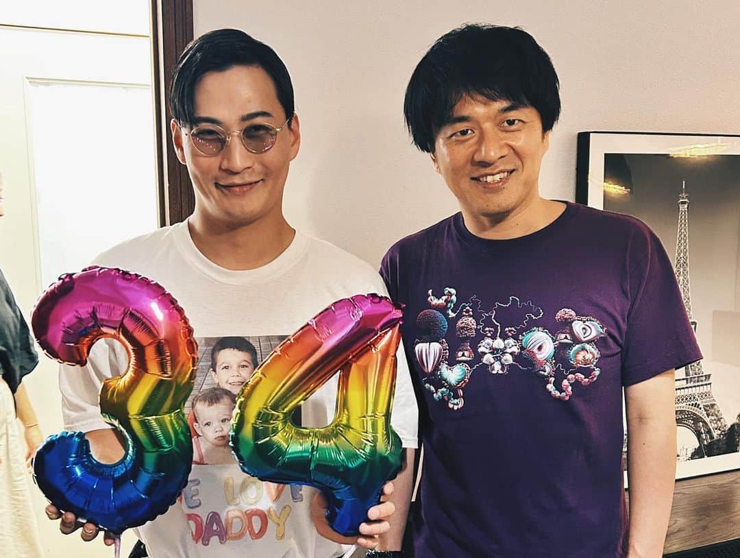 大津広次さんのインスタグラム写真 - (大津広次Instagram)「誕生日。今年は賀屋と。ロケ終わりサプライズでお祝いしてもらいまして、16年で初めてこんな芸能人させてもらいました。んまにありがとうです。#メビ1 #かが屋 #賀屋 #賀屋はスピメン9  #加賀は禁煙成功」7月24日 21時25分 - kitsune_o2