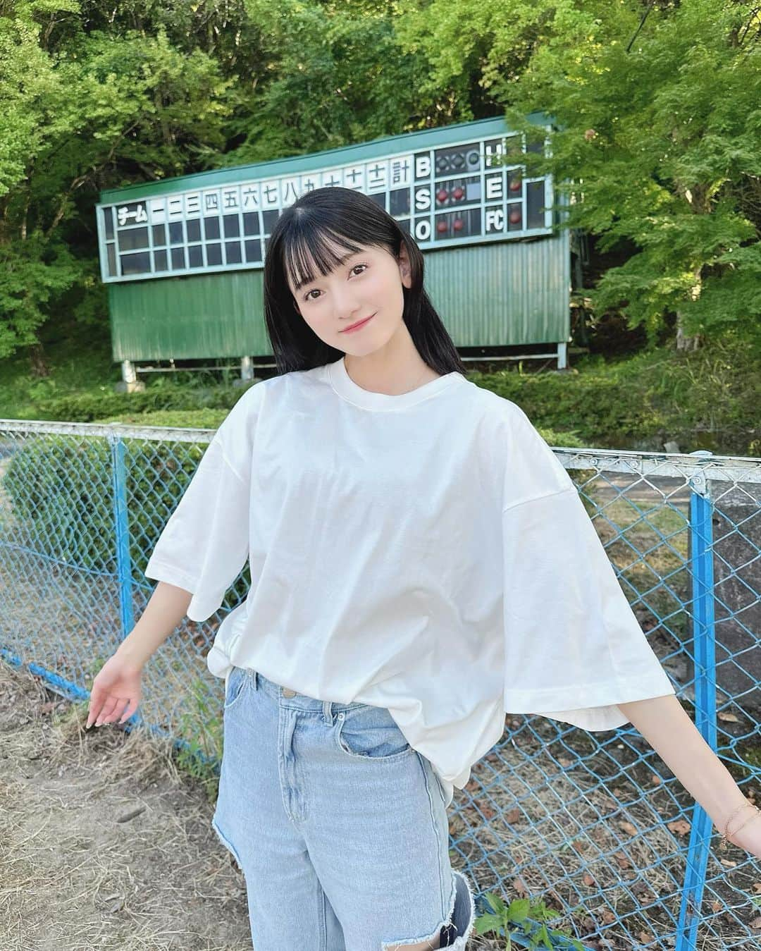 熊澤風花さんのインスタグラム写真 - (熊澤風花Instagram)「大好きな夏海さんプロデュース @roin_official  のお洋服！🎀  後ろの首元に刺繍が入ってるのが可愛すぎてお気に入り🫶🏻🩵」7月24日 21時34分 - fuka_kumazawa