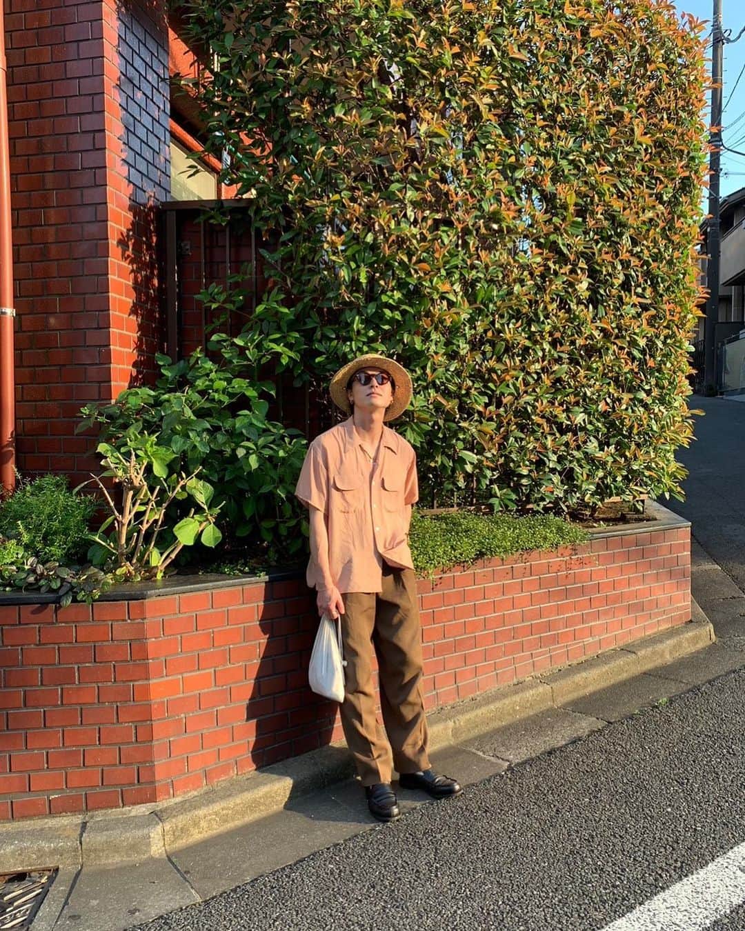原汰輝のインスタグラム：「下半身🇫🇷 上半身🇯🇵   Shoes : @paraboot_official  Pants : Vintage @dior  Shirts : @oldjoebrand  Eyewear : @eyevan_official  Hat : @kijimatakayuki」