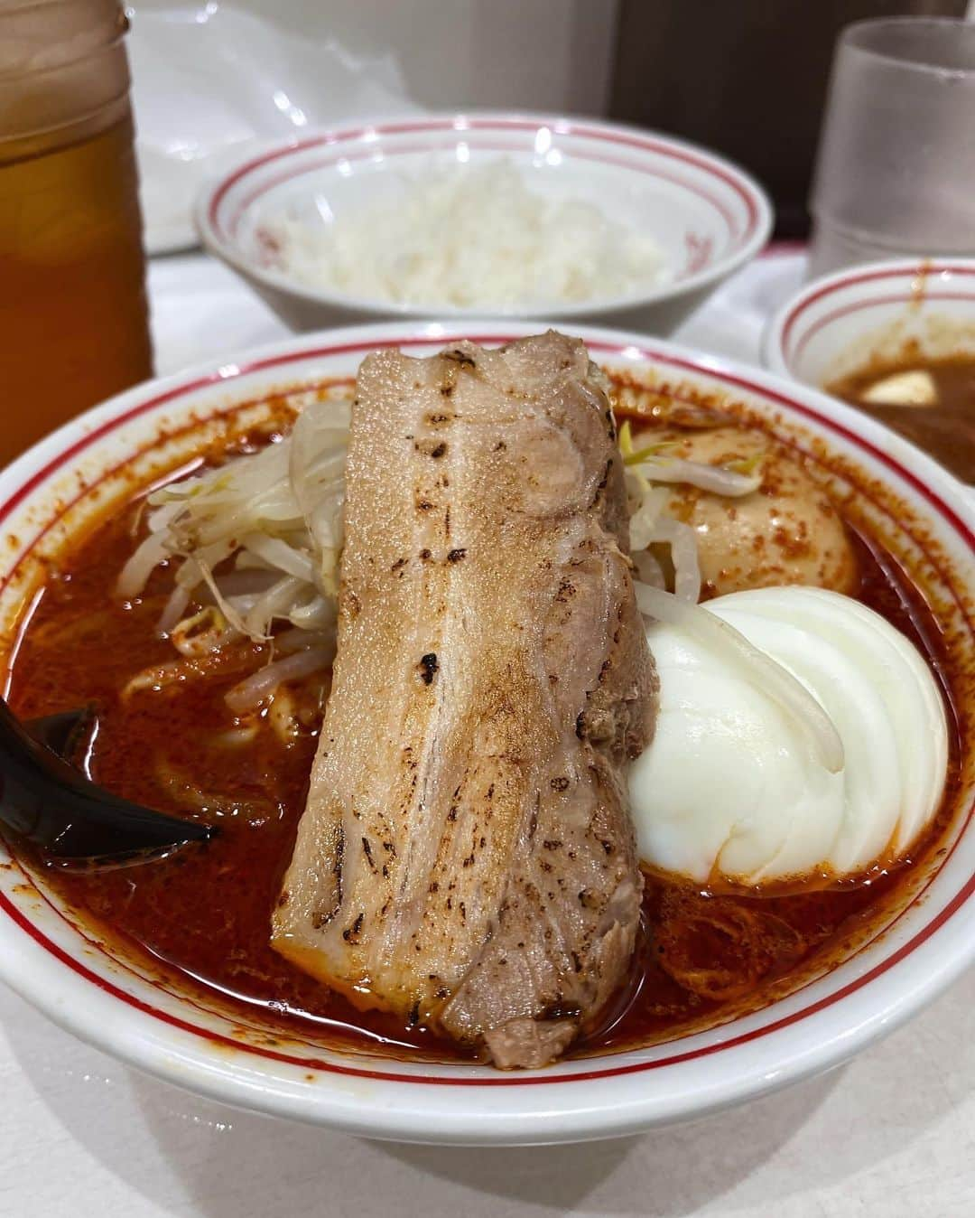 石川マリーさんのインスタグラム写真 - (石川マリーInstagram)「ー東京🗼の思い出ー  東京で食べたものまとめ🫶🏻  ⚫︎#麺通 @mentsu93523  ⚫︎#蒙古タンメン中本 #北極ラーメン  ⚫︎#小肥羊 #火鍋　 ⚫︎#ゴールドラッシュ  ⚫︎#鰻重 ⚫︎Pancit(パンシット) #フィリピン料理  世界で一番大好きなラーメン屋さん 麺通のカラフトらーめん食べれたし❤️ 写真はPancitしかないけれど… Mamaにたくさんフィリピン料理も作ってもらって 東京では毎日たらふく食べて 2kgも太って帰ってきました😝 ． ． ． ． ． ． ． #東京 #東京グルメ #東京ランチ #ラーメン #らーめん #らーめん部 #ラーメン部 #ラーメン女子 #激辛 #激辛ラーメン #激辛グルメ #おいしい #大好き #食べスタグラム #食 #ママ #女の子ママ #ママスタグラム #ママコーデ #ブラックコーデ #ユニクロコーデ #プチプラコーデ」7月24日 21時33分 - marieishikawa