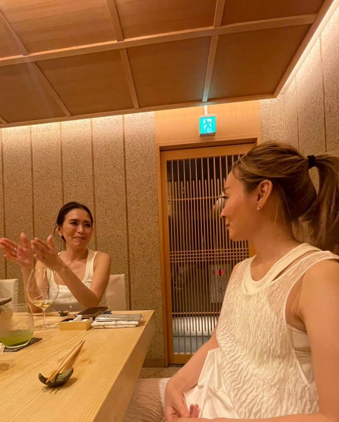 森田えりかさんのインスタグラム写真 - (森田えりかInstagram)「New York から久しぶりに東京へ来たMizuki。 滞在中は会える限り会って時間を共にしました。 ロンハーマンでイベントだったMizuki 。先日私たちもイベントだったのでバトンを渡すような気持ちでした🏃‍♂️💕🏃‍♀️  新作のジュエリーも素敵でした。  朝カフェしたり、海外から友人が来るといつもとは違う時間を過ごせて充実した気持ちになる。 このままイキイキした感じの朝時間を継続したいものですが、なかなか、、、バタバタに戻って難しい🫡」7月24日 21時36分 - erikaricottamelon