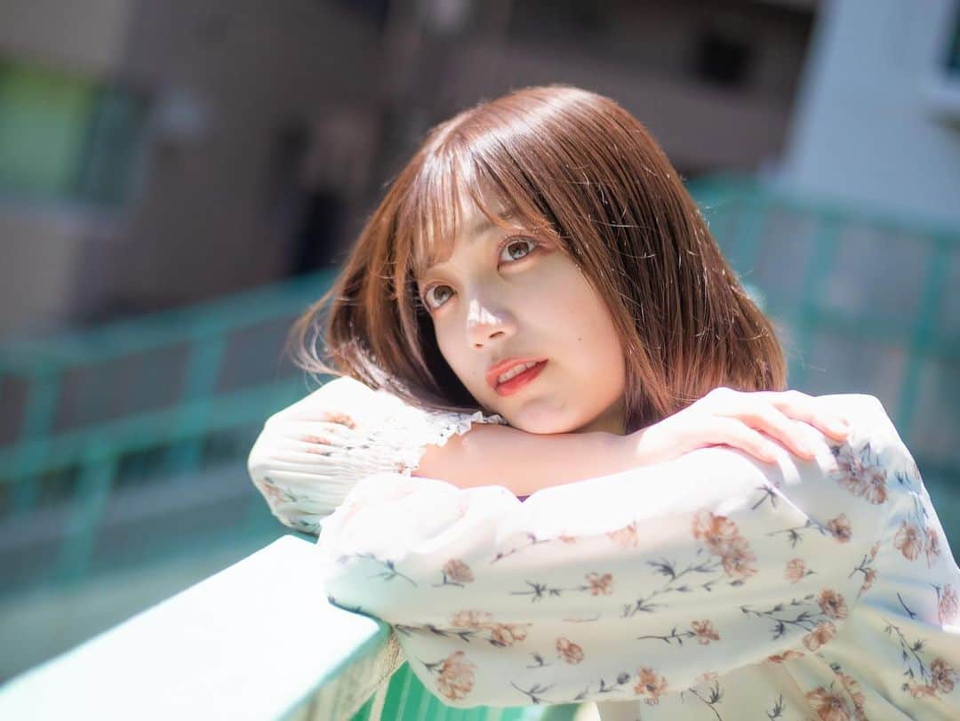 のインスタグラム：「♡ 新卒OLさんのトプ画が新しくなりました＾＾ どうですか〜  p.s. ちなみに４月上旬に撮りました笑  #ポートレート撮影 #ミニボブ #ボブヘアアレンジ」