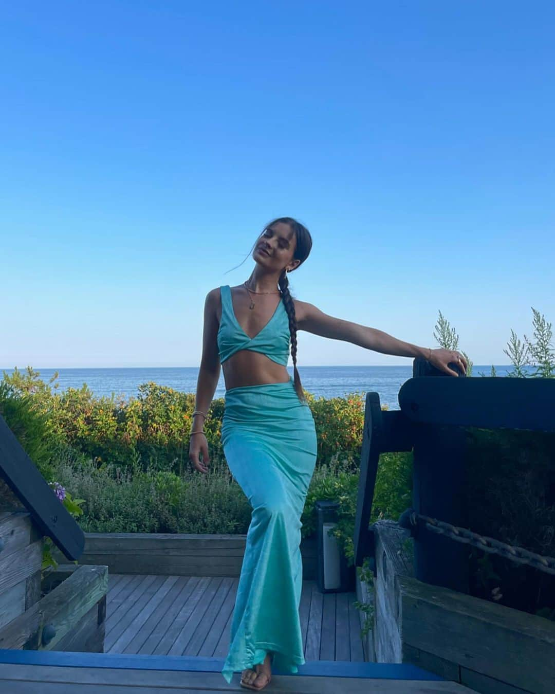 Brooke Marie Hylandのインスタグラム：「Waiting on my magic carpet ride 🧞‍♂️🩵🌊✨」