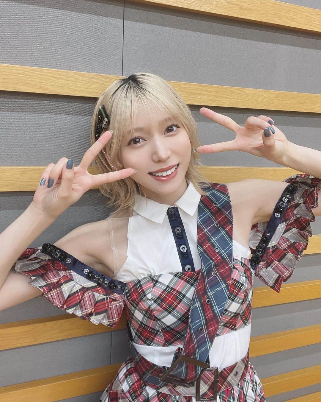 茂木忍のインスタグラム：「🌟✌️ピース✌️🌟 タスキみたいな衣装！」