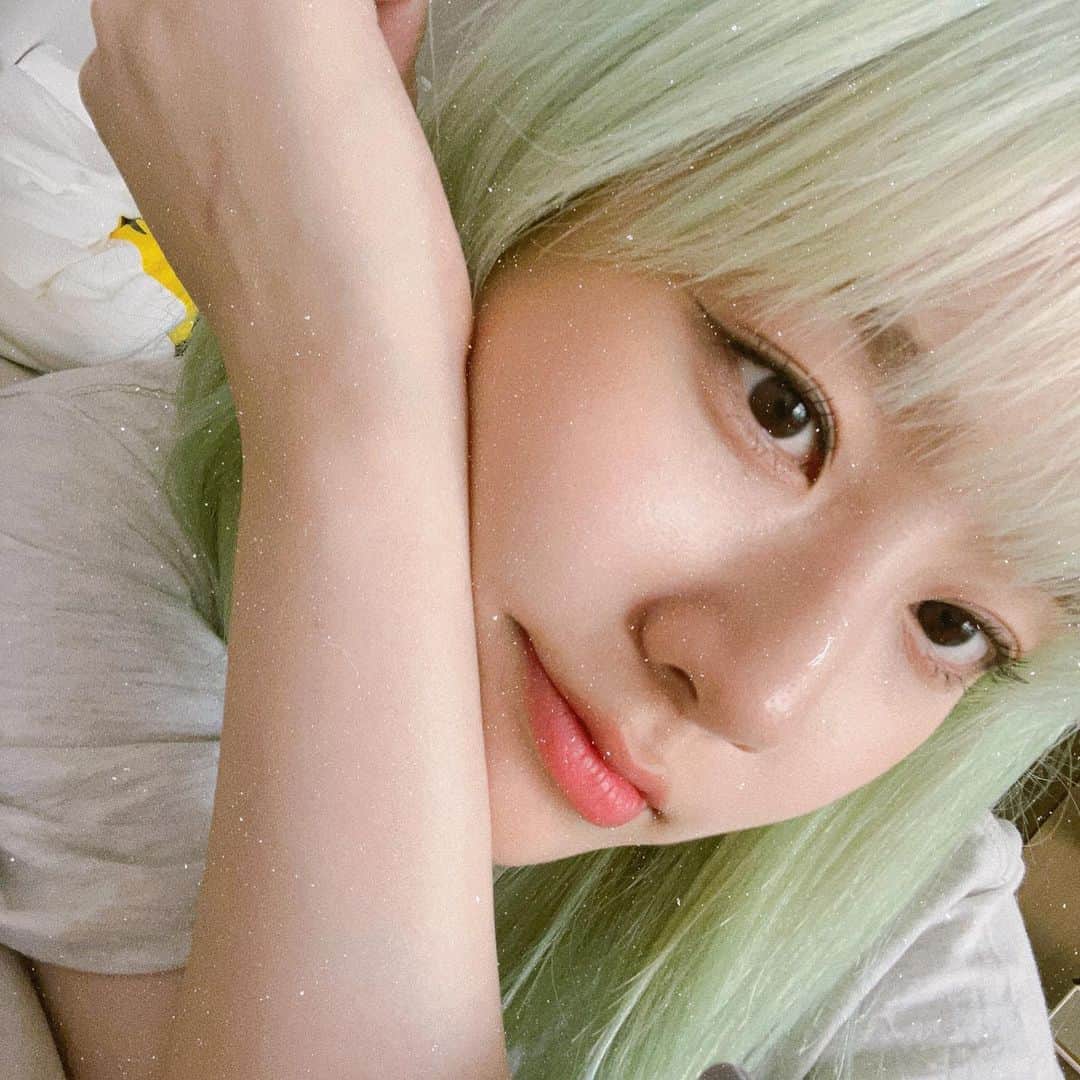 パク・ユナのインスタグラム：「✌️」
