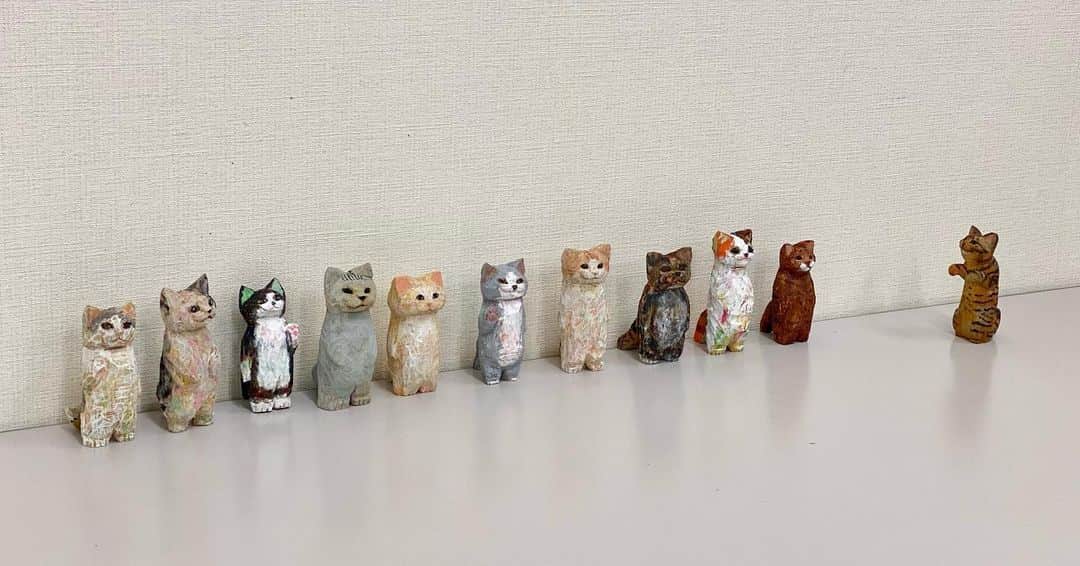 花房さくらさんのインスタグラム写真 - (花房さくらInstagram)「きのうの彫刻講座で生まれし猫たちです！！  談笑しているように置こうとしたら、参観日に交流するお母さんたちみたいになっちゃった。  #nhk文化センター西宮ガーデンズ教室  #cat #sculpture #hanafusasakura」7月24日 21時47分 - sakura_hanafusa