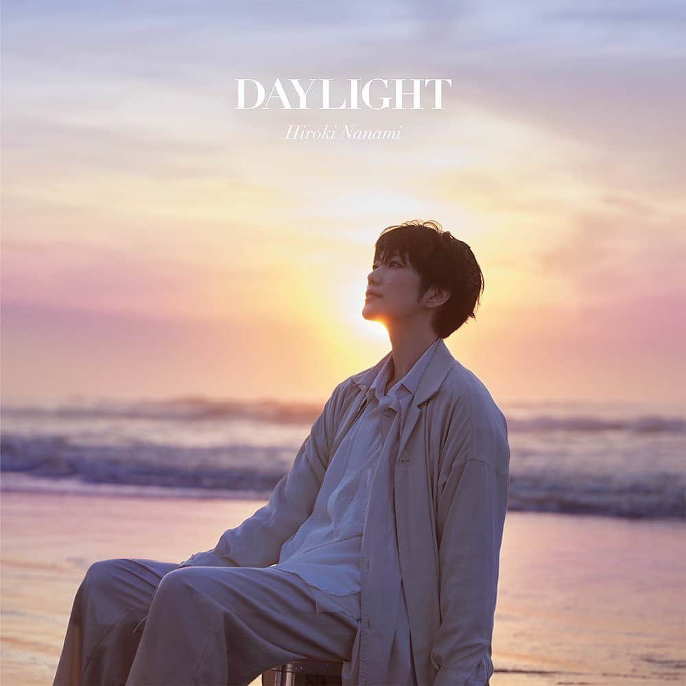 七海ひろきのインスタグラム：「☆ ✨2ndアルバム「DAYLIGHT」✨  🌅発売日...2023年10月18日(水) 🌅全10曲収録  ●通常盤(CDのみ) 《CD収録内容》 ・It’s My Soul(TVアニメ『Helck』第1クールOP) ・HEART BEAT(七海Solo ver.) ・林檎の花 ・FATE ・アルデンテ 他、全10曲収録予定」