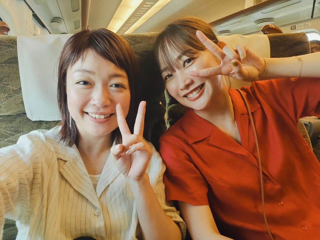 小雪のインスタグラム：「👩👩 昨日も今日も仕事で一緒！ 安心感と心強さ← #まあこゆき  今日もお疲れさまでした☺」