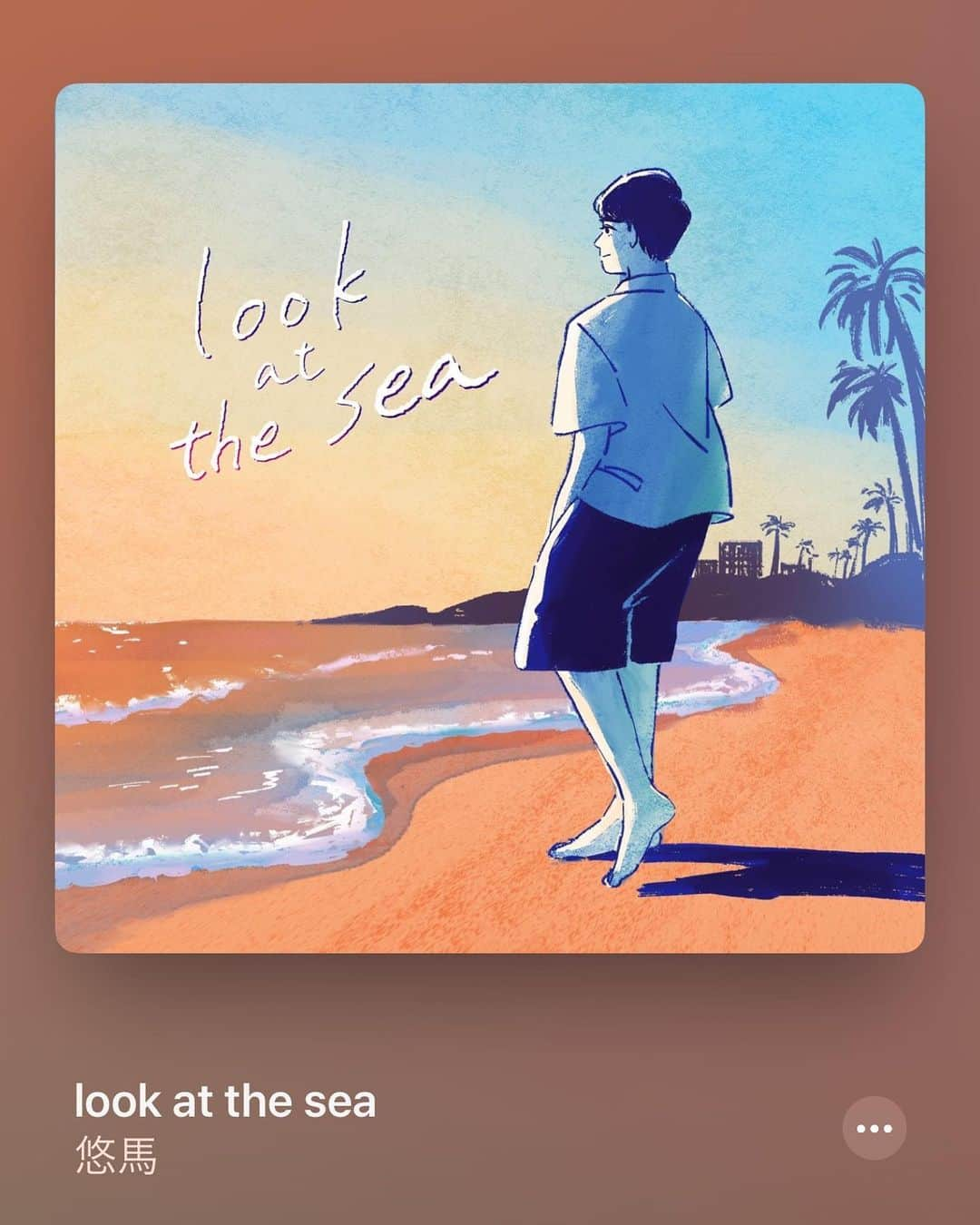 ゆうまさんのインスタグラム写真 - (ゆうまInstagram)「look at the sea🏝️  遂に『look at the sea』がリリースそしてMVが配信されました！ 配信後のコメントを見ると『夏の朝に聴きたくなる曲』そんなコメントが多くて私悠馬喜んでいます♪ 概要欄などでも触れましたが、エンディング曲でデビューシングルの『カーテン』が妄想の恋愛ソングであるのに対して、この曲は僕自身が想っているメッセージを込めています！ 歌詞自体とてもシンプルなのですが、落ち込んでる人や悩んでる人の気持ちを少しでも楽にできたら嬉しいなと想ってこの曲を書きました。作った当時20歳の頃よりも今この曲を聴いて僕自身いいなと思う理由はYouTubeを通して色んな苦悩を経験してきたからだと思います。 苦しかったら一旦逃げるのはナイスな判断だと僕は思っています。自分を追い詰めてしまうくらいなら、気を許せる友達1人でもいいから連れて是非海でも見に行ってください！ 人生の休みどきは自分で決めましょう^_^ 決められなさそうな友達がいたら連れ出してあげてください^_^  そしてMV撮影ではロサンゼルスにゆうたと行ってきました！今回もゆうたにお世話になった本当にありがとう！ゆうたとだからこそ生まれた等身大のMVだなと思っています。僕は演技や表現がだいぶ苦手なのでこの撮影が決まった時正直とても不安だったのですが、ゆうたが撮られてることを忘れればいいとアドバイスをくれたおかげでシンプルに楽しい撮影になりました！ 撮影してくださった皆さんや、曲作りに携わって下さった皆さん、今回も皆さんの支えがあって素敵な曲を解き放つことができました。今後ともよろしくお願いします！  CDFまで残り3日！！ この曲はみんなとコールアンドレスポンスで確実に盛り上がる予定です👍 当日来てくださる皆さんも、ペーパービューで見てくださる皆さんも一緒に大声出しましょう！  皆んないつも応援ありがとう！ みんなの支えがあって僕たちは活動できています。 みんなが疲れてしまった時、この曲が少しでも役に立てることを願います。」7月24日 21時55分 - com.yuma