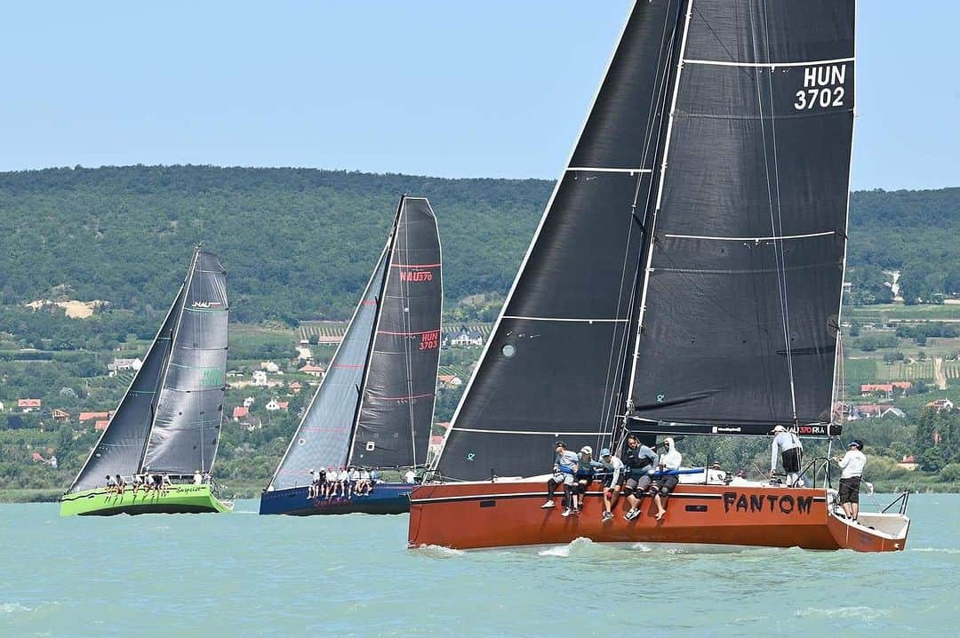 ホフマン・ノーラさんのインスタグラム写真 - (ホフマン・ノーラInstagram)「About my weekend🥰😎⛵️  @fantomsailingteam  @nau370run_sailing  #balatonamitengerünk  #fantomsailingteam」7月24日 21時59分 - norahoffmann