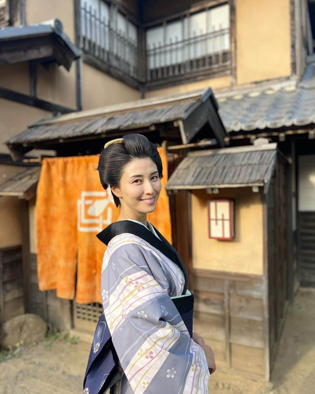 橋本マナミさんのインスタグラム写真 - (橋本マナミInstagram)「#NHK #BSプレミアム　#大富豪同心 3  第6回「大切な女(ひと)」 今週金曜日夜7:30から😊 卯之吉(#中村隼人)は、ひょんなことから病で苦しむ女・お登勢(#橋本マナミ)を助ける。そんな中、南町奉行所に「世直し衆」の正体を告げる密書が届く。  切ないお話！？？ ぜひご覧ください🥰🥰」7月24日 22時05分 - manami84808