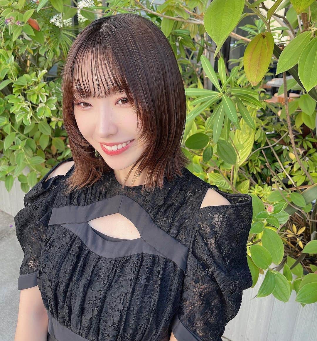 岩佐美咲のインスタグラム：「フェイスレイヤー入れて貰いました💇　　　　　　　　　　　　　　　 　　　　　　　　　　　　　　　　　　　 #レイヤー #レイヤーカット #レイヤーボブ #フェイスレイヤー #ボブ #顔周りカット #顔まわりカット #顔周りレイヤー #ウルフ #ウルフカット #ウルフボブ #縮毛矯正 #ヘア #ヘアカット #美容室 #スナイデル #hair #snidel」