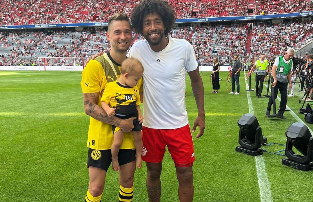 モリッツ・ライトナーさんのインスタグラム写真 - (モリッツ・ライトナーInstagram)「Was für ein Tag 🖤💛 Dieses Trikot wieder in der Arena mit alten Kollegen und @bvb09 LEGENDEN tragen zu können war eine riesengroße Freude. Dann noch mit unserem kleinen Lio auf dem Platz genießen zu können #wunderschön 😍 eine große Ehre. Danke 🙏 #schwarzgelb #bvb #legenden #spaß #dortmund #fussball」7月24日 22時11分 - moleitner5