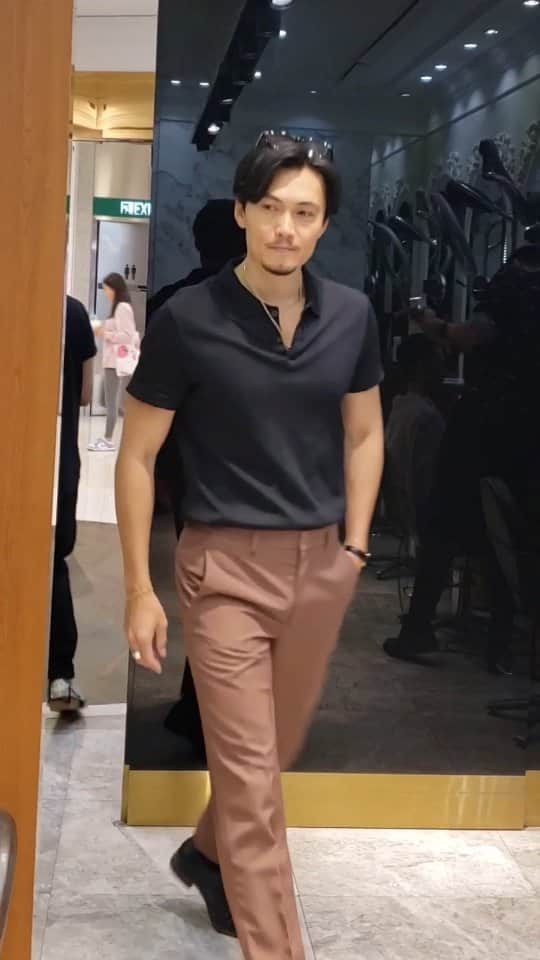 芳賀勇一のインスタグラム：「MENS APPEARANCE 男の身だしなみ  #hairstyle #mens #lifestyle #modeling #hongkong #ヘアカット #香港 #ifc」