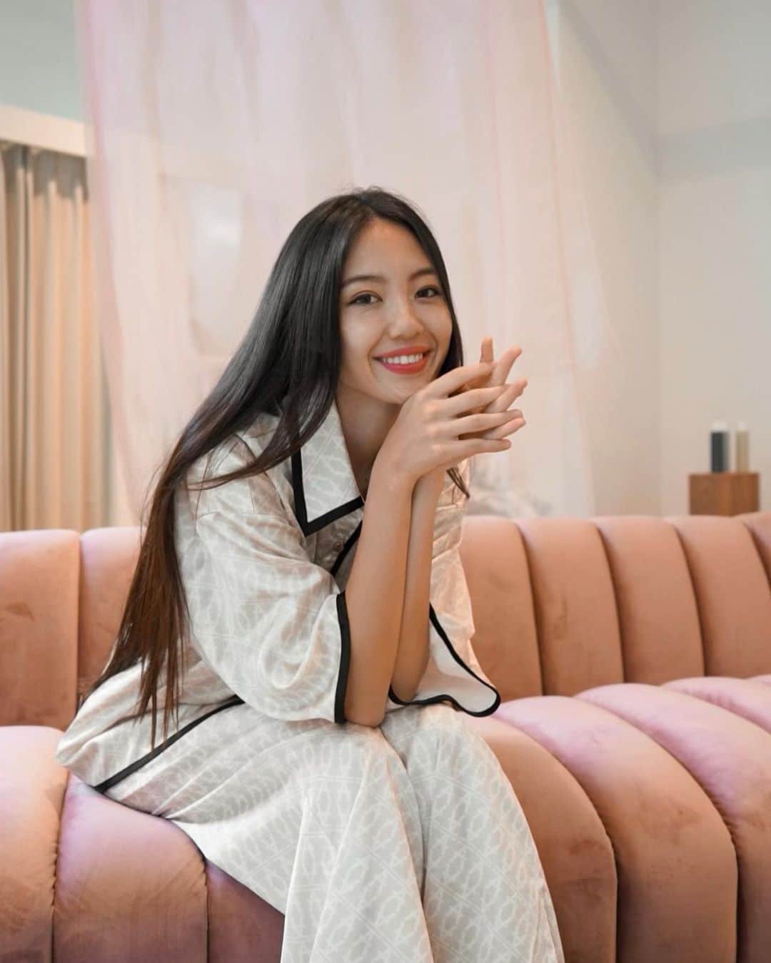 佐藤マクニッシュ怜子のインスタグラム：「thank you everybody for coming by to celebrate and shop at our Tokyo POPUP store xx. see you guys in autumn!  初日はお友達と関係者さんをお呼びしたレセプションパーティーから始まり、コロナ明けぶりのパーティーでたっくさんの方達に足を運んでいただき、愛に溢れたブランドだなと再実感することが出来ました。本当に幸せです😢🤍  AMATERASを立ち上げてから5年。 早いようで遅くて、でもまだまだこれからだって気持ちしかなくて。ここまで作り上げたAMATERASのブランド価値を使って、今年の5周年を機に更に環境問題や日本文化復興に繋がるような取り組みをしていきたいなと思っています。  今回のPOPUPストアも、アパレルのPOPUPらしくなく様々な日本ブランドさんに入って頂きイベントの様で、AMATERASらしい世界観が作れました☺️来てくれた皆さんどうだったかな？  次はまた秋に、東京と(初福岡？🤭)また待ってます🔥✨(ちなみに秋服めちゃくちゃかわいいです。)  関係者の皆様、お友達、ご来店頂いた皆様本当にありがとうございました✨」