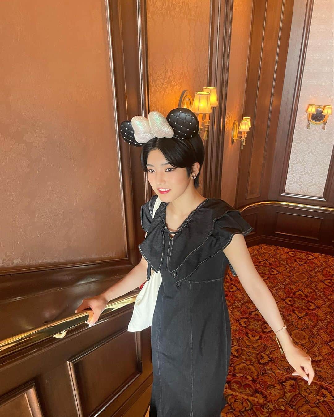 小島はなさんのインスタグラム写真 - (小島はなInstagram)「・ ひとくちあげるっ！ ・ #DisneySea #ディズニーシー #はなとディズニー #AMEFURASSHI #小島はな」7月24日 22時26分 - amefurasshi_kojima_official_
