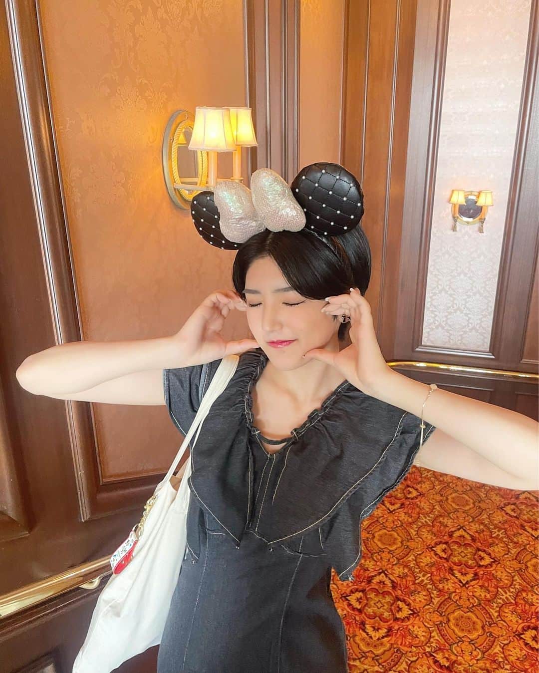 小島はなさんのインスタグラム写真 - (小島はなInstagram)「・ ひとくちあげるっ！ ・ #DisneySea #ディズニーシー #はなとディズニー #AMEFURASSHI #小島はな」7月24日 22時26分 - amefurasshi_kojima_official_