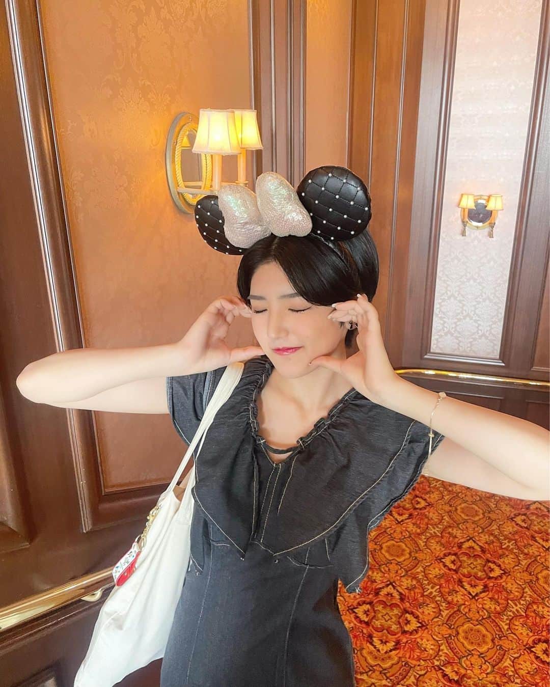 小島はなのインスタグラム：「・ ひとくちあげるっ！ ・ #DisneySea #ディズニーシー #はなとディズニー #AMEFURASSHI #小島はな」