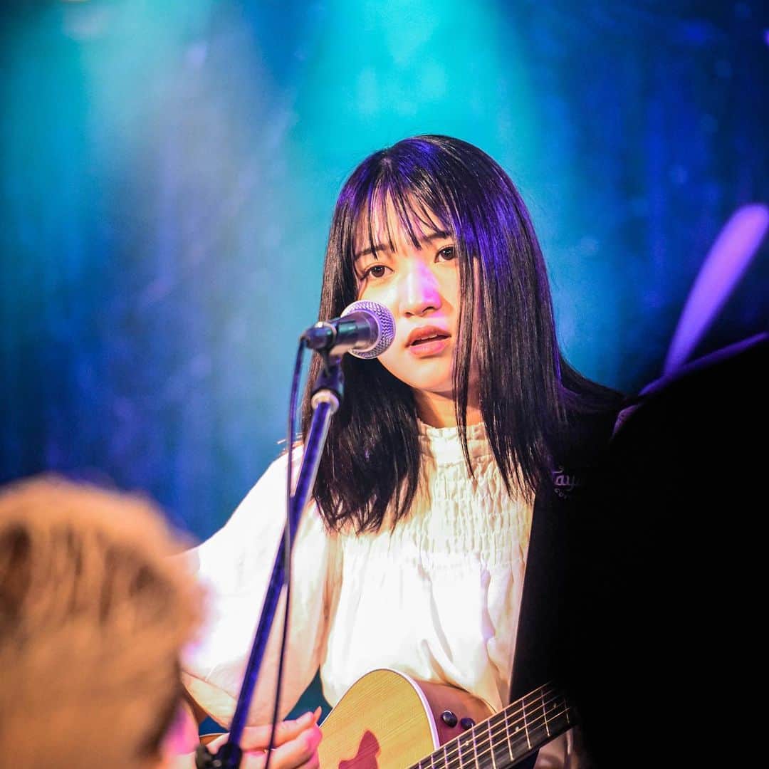 北村來嶺彩のインスタグラム：「. 　誕生日を迎えました！ 　人生の半分以上が音楽で 　彩られてきました。 　自分に自信がない私が 　唯一自信を持てるモノが 　歌でした。 　ただただ好きだったモノが 　私の全てになりました。 　私の愛する音楽を 　愛してくれる方がいる幸せを 　日々感じています。 　本当にいつも 　ありがとうございます。 　私の側にいてくれる人は 　私にはもったいないくらい 　優しく、温かい人ばかりで。 　家族やメンバー 　事務所やライブハウスの方 　ファンの皆様に 　感謝してもしきれない程 　支えられています。 　その支えがあって私は今も 　歌い続けられています。 　今まで沢山の愛を 　ありがとうございました！ 　そしてこれからも！ 　変わらぬ愛と 　応援をよろしくお願いします！ 　・ 　北村來嶺彩/Lie」