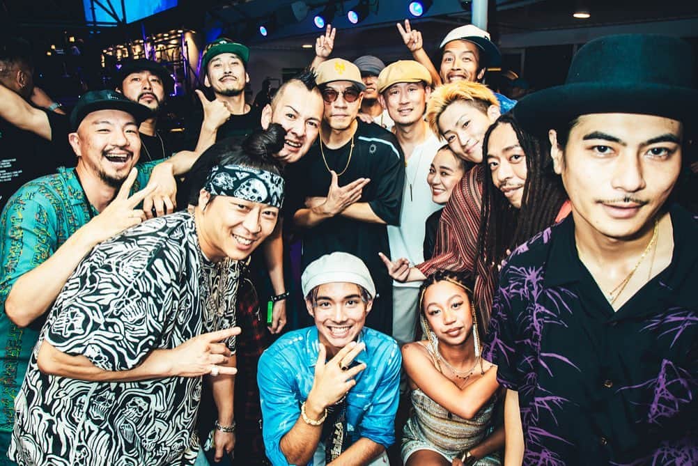 mastasimonさんのインスタグラム写真 - (mastasimonInstagram)「笑顔シリーズ！All you saw was smiling faces @fareastreggaecruise   とりあえず楽しんで笑った！ そしてまた飲んで楽しんで笑った！ 毎日毎晩音楽で楽しんで笑った！  人生捨てたもんじゃない！ Life is good !   Photos by @junya_thirdeye   #mightycrown #fareastreggaecruise」7月24日 22時30分 - mastasimon