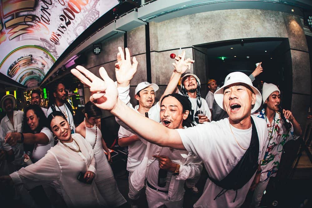 mastasimonさんのインスタグラム写真 - (mastasimonInstagram)「笑顔シリーズ！All you saw was smiling faces @fareastreggaecruise   とりあえず楽しんで笑った！ そしてまた飲んで楽しんで笑った！ 毎日毎晩音楽で楽しんで笑った！  人生捨てたもんじゃない！ Life is good !   Photos by @junya_thirdeye   #mightycrown #fareastreggaecruise」7月24日 22時30分 - mastasimon