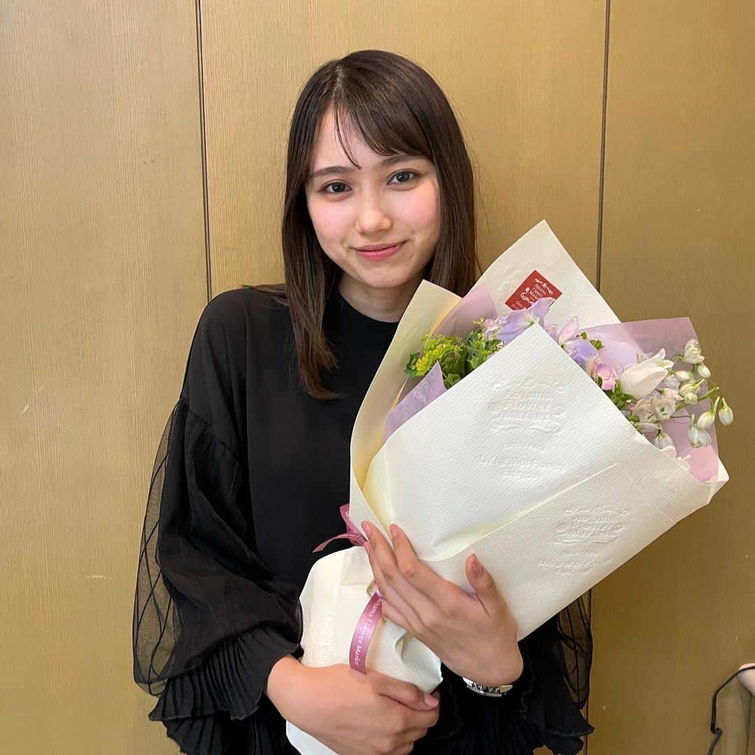 のインスタグラム：「ドラマ「#無限オーディション」 ご視聴いただきありがとうございました！  タイムリープを繰り返しながら真摯にオーディション候補者と向き合い無事に「住人十色」を完成する事ができました。  TVer：https://tver.jp/series/sr0e7m3mpc  #無限オーディションで感想を是非投稿していただけたらと思います！️♾️🩵♾️  とても可愛い紫の花束の写真を添えて。💐」