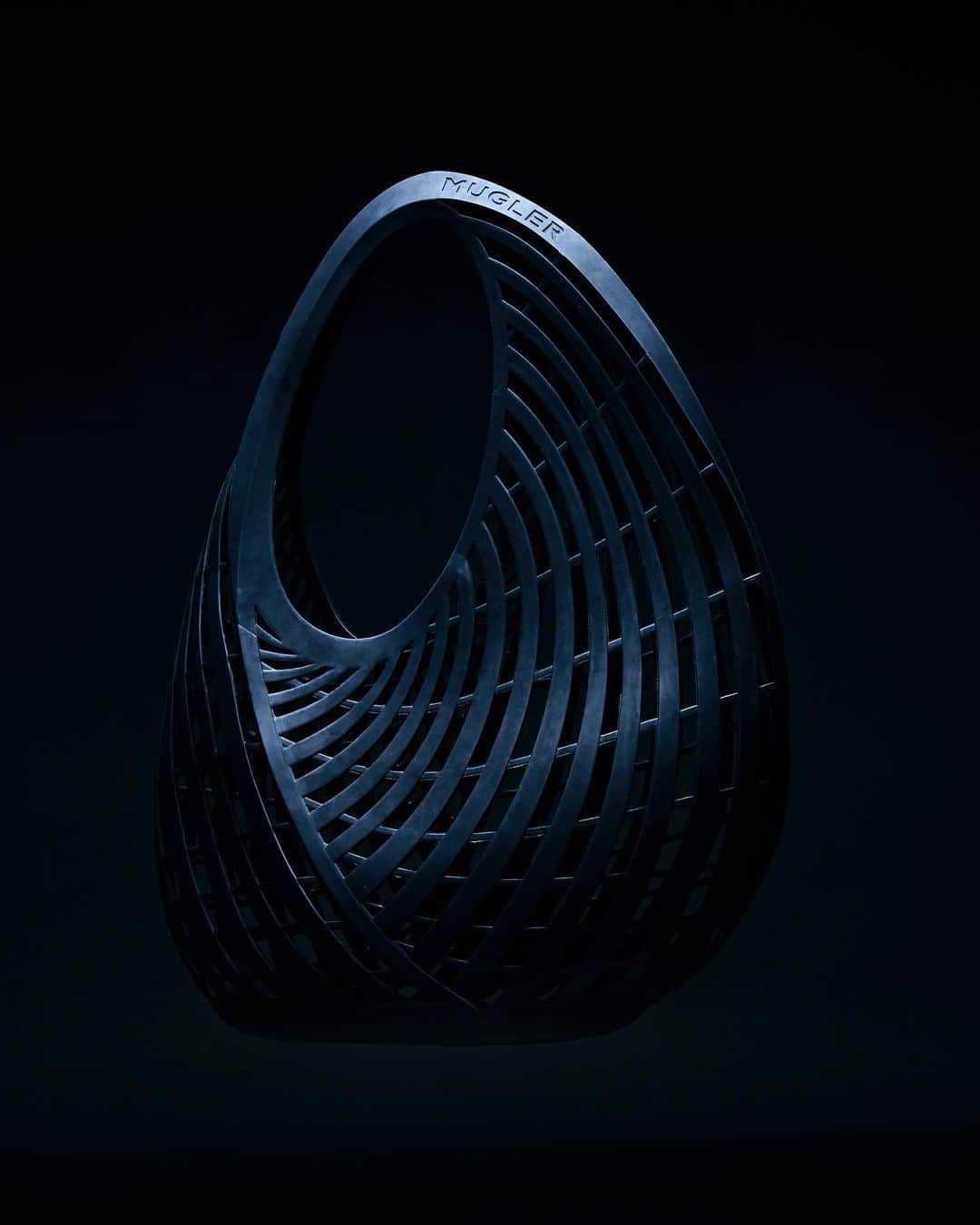 エルエヌシーシーのインスタグラム：「Spiral Cut Out  Shop now on LN-CC」