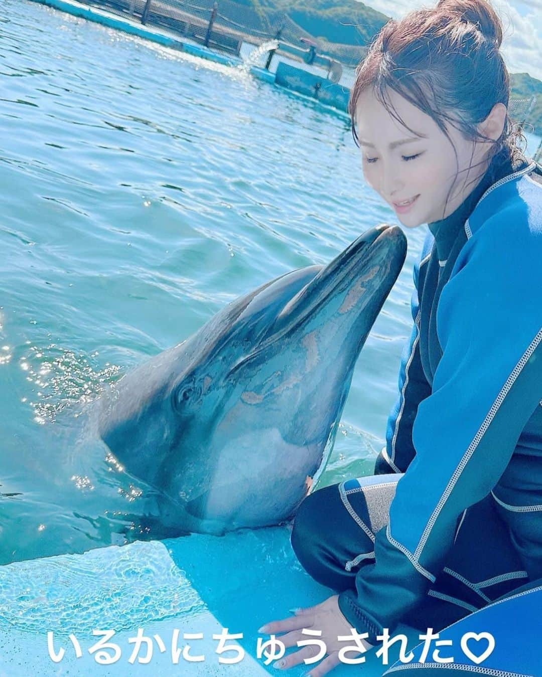 松浦三佳さんのインスタグラム写真 - (松浦三佳Instagram)「＊ いるかと泳いだ☺️ 人生で初めてイルカを触ったんだけどつるつる😭 イルカって2時間毎に肌が生まれ変わるらしい☺️羨ましい🥺笑 ウミガメもなにげに初めて♡ ＊ ＊ ＊ ♡★♡ﾟ･*:.｡ ｡.:*･ﾟ♡★♡ﾟ･*:.｡ ｡.:*･ﾟ♡★♡ﾟ･*:.｡ ｡.:*･ﾟ♡  #イルカ #イルカと泳ぐ  #イルカウォッチング  #和歌山 #マリンアクティビティ  #夏休み  #夏っぽい  #アクティビティ  #海 #関西旅行」7月24日 22時38分 - mikarinrin5555