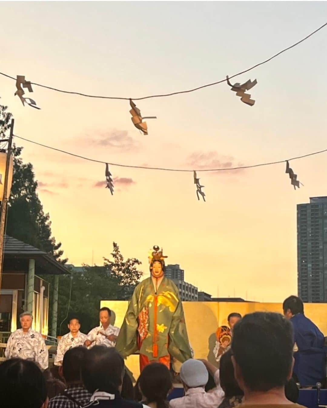 永倉由季さんのインスタグラム写真 - (永倉由季Instagram)「. . ⁡ 【天神祭2023 宵宮祭 奉納水上 薪能】 　　 日本三代祭りの一つ 4年ぶりの "天神祭"✨ 　　　　　　　　　　　　　　　 嬉しすぎて感無量！ 　　 ⁡ 能船での演能 を観て 　　　　　　　　 司会をさせて頂きながら 「グッ」と込み上げるものが… ⁡ 　 大阪天満宮の神主による 火入れ式の神事のあと 能舞台がスタート🔥 　　 　　　 能船が初めてというお客様が ９割以上ということで 　　　　　 能楽師の先生との 解説やトークがついているのも 能船ならではの魅力です。 　 　 明日はいよいよ 天神祭の本宮🎆 ⁡ 4年ぶりに 大阪の街が賑わいます✨ ⁡ 　　 #天神祭#天神祭2023 #能船#能舞台 #大阪観光  .   ▶︎アメブロ更新　↓プロフリンクから　　　　　　　　　　　　　　　@yuki_nagakura67 ⁡ ✼••┈┈┈┈┈┈┈┈┈┈┈┈┈┈┈┈••✼  　　　　　 ▶︎アナウンサー・プライベート用Instagram @yuki_nagakura67 ⁡ ▶︎ブランディング用/魅せ方・伝え方・オススメ @yuki_nagakura_brushup_salon ⁡ ✼••┈┈┈┈┈┈┈┈┈┈┈┈┈┈┈┈••✼ ⁡ #フリーアナウンサー #永倉由季 #顔タイプ診断 #顔タイプアドバイザー #顔タイプ診断® #アナウンサー #女子アナ#女子アナコーデ #気軽にフォローしてください #起業女子 ___________________________」7月24日 22時40分 - yuki_nagakura67