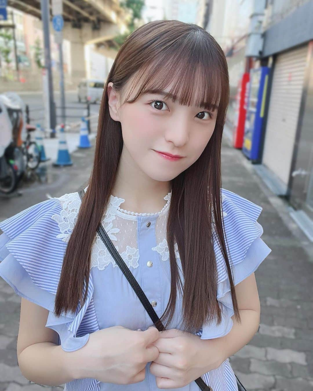 茉城奈那のインスタグラム：「夏の私服好きですか〜？？ ⁡ ワンピースばっかになっちゃう🥺 ⁡ ⁡ ⁡ ⁡ #アイドル #地下アイドル #idol #ınstagood #ヘアアレンジ #ストレートヘア #ピンクブラウン #ブラウンカラー #グレージュ #furfur #ワンピース」