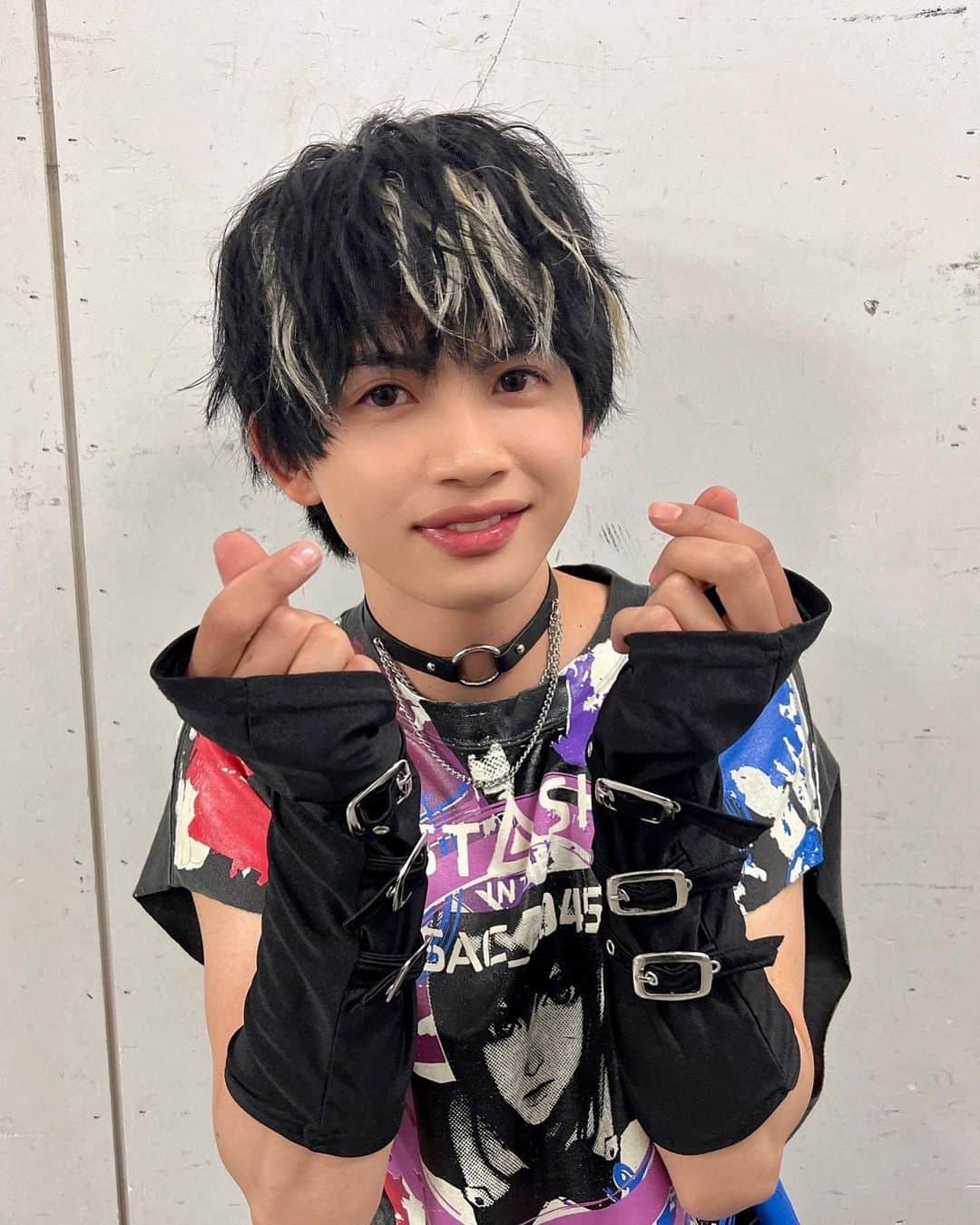 EBiSSHのインスタグラム：「. ラップ＆ダンサー🕺 NAOYA 草川直弥  SMASH BEAT2最高に楽しい時間になったよ、ありがとう！！！ ワンエンだけでも覚えてくれてたら嬉しいな☺️ 次は大阪で会おうね！ いやー楽しすぎた😊」