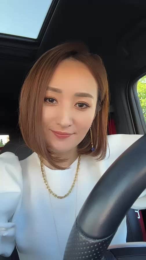 星玲奈のインスタグラム：「ご質問の多い ファンデーションは @cledepeaubeaute のタンクッションエクラ ルミヌ　オークル10 リップは @chanelofficial のルージュアリュールレクストレ812 ほくろとりした皮膚科は 足立区にある大山皮膚科です！😁」