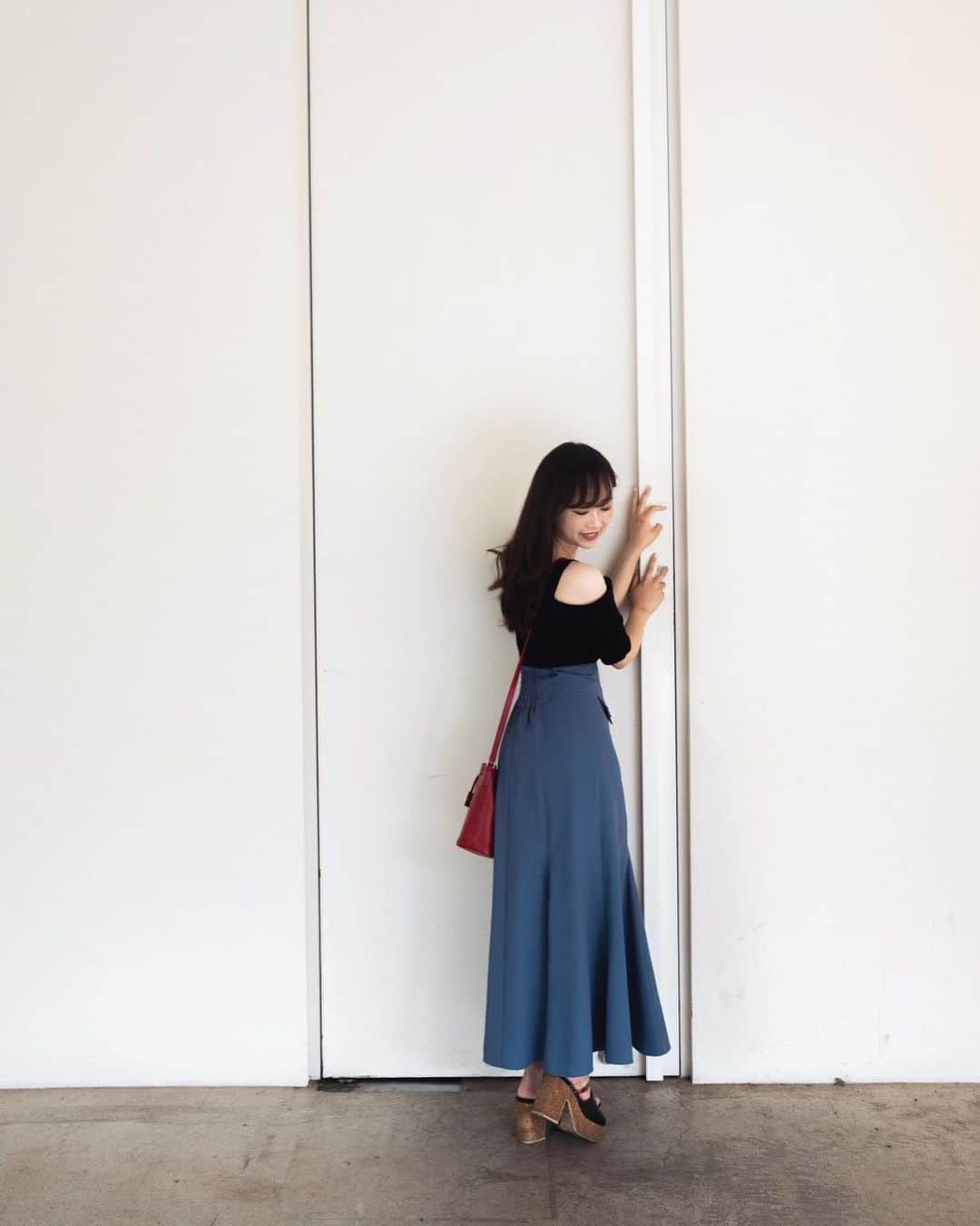 菊池遥香のインスタグラム：「. この写真背高く見えない？🫢笑  今月はバブルネイル💅🫧  いつも可愛いネイルしてくれるネイリストさん☞ @jnail.do   来月はどんなネイルにしようかな〜🌷  . #低身長コーデ #低身長女子 #低身長ファッション #ネイル #バブルネイル #韓国ファッション #韓国コーデ #夏ネイル #夏ネイルデザイン」