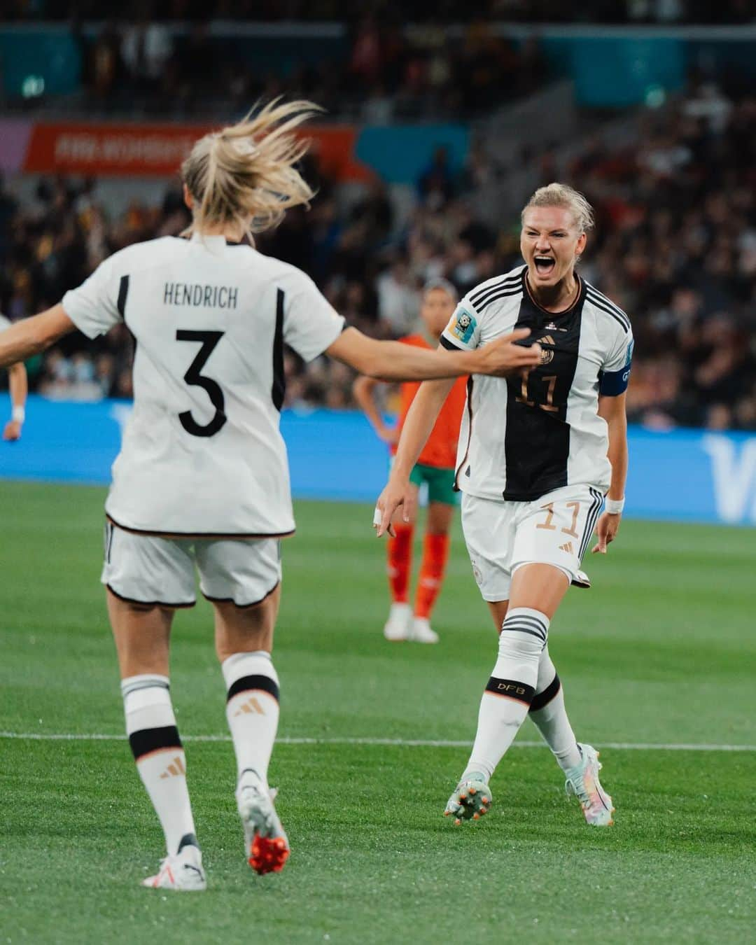 Kathy Hendrichさんのインスタグラム写真 - (Kathy HendrichInstagram)「Guter Start 🇩🇪  #poppelpack #moelbern #fifawwc」7月24日 22時50分 - kathy_hendrich