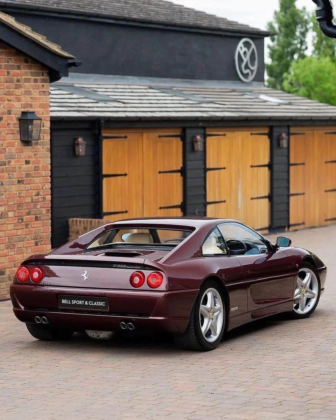 CarsWithoutLimitsさんのインスタグラム写真 - (CarsWithoutLimitsInstagram)「Prugna Metallizzato F355 Berlinetta  📸 @bellsportclassic   #carswithoutlimits #ferrari #f355berlinetta #f355 #ferrarif355」7月24日 22時56分 - carswithoutlimits